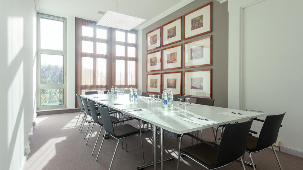 EMA House, Raum Paris
