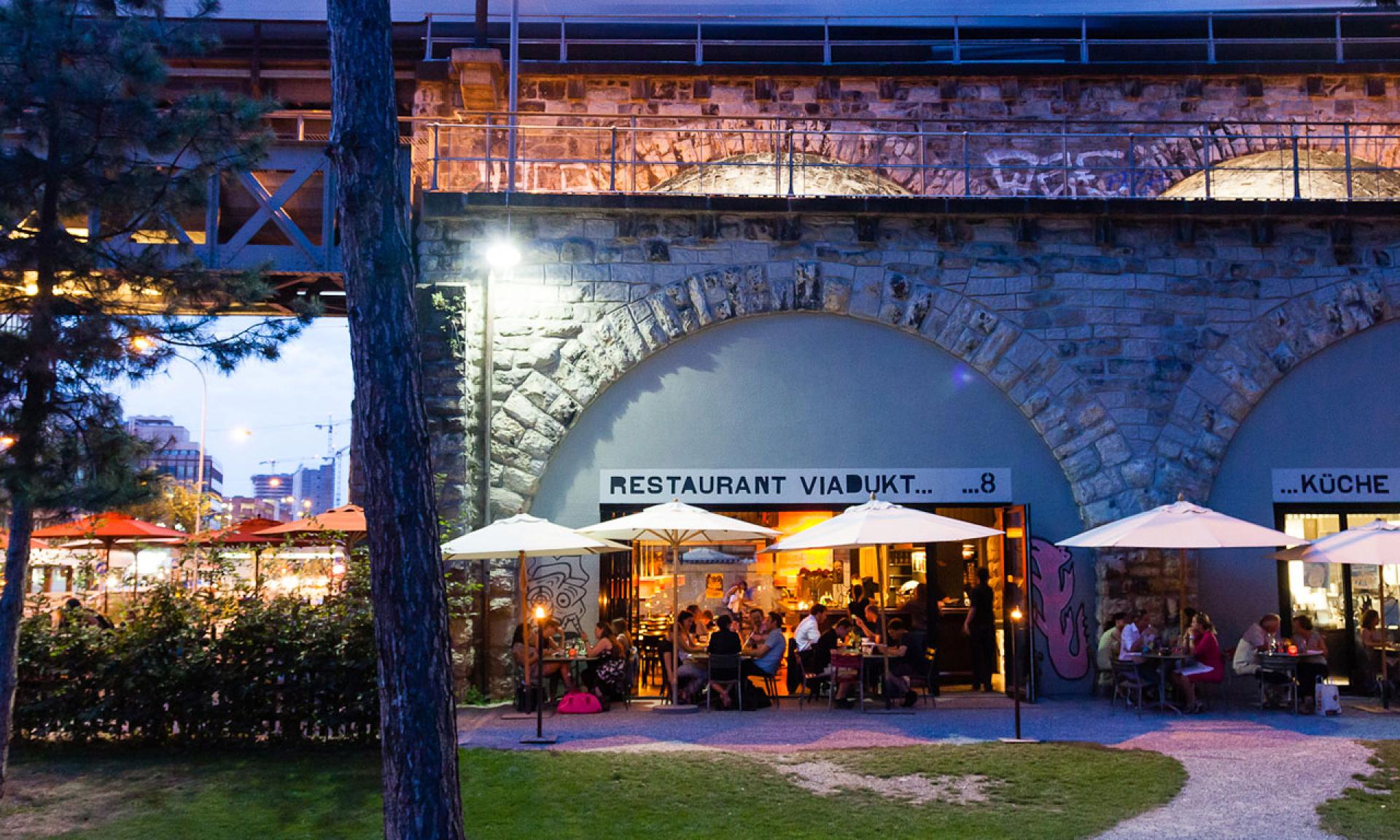 Restaurant Viadukt by Night, Zurich