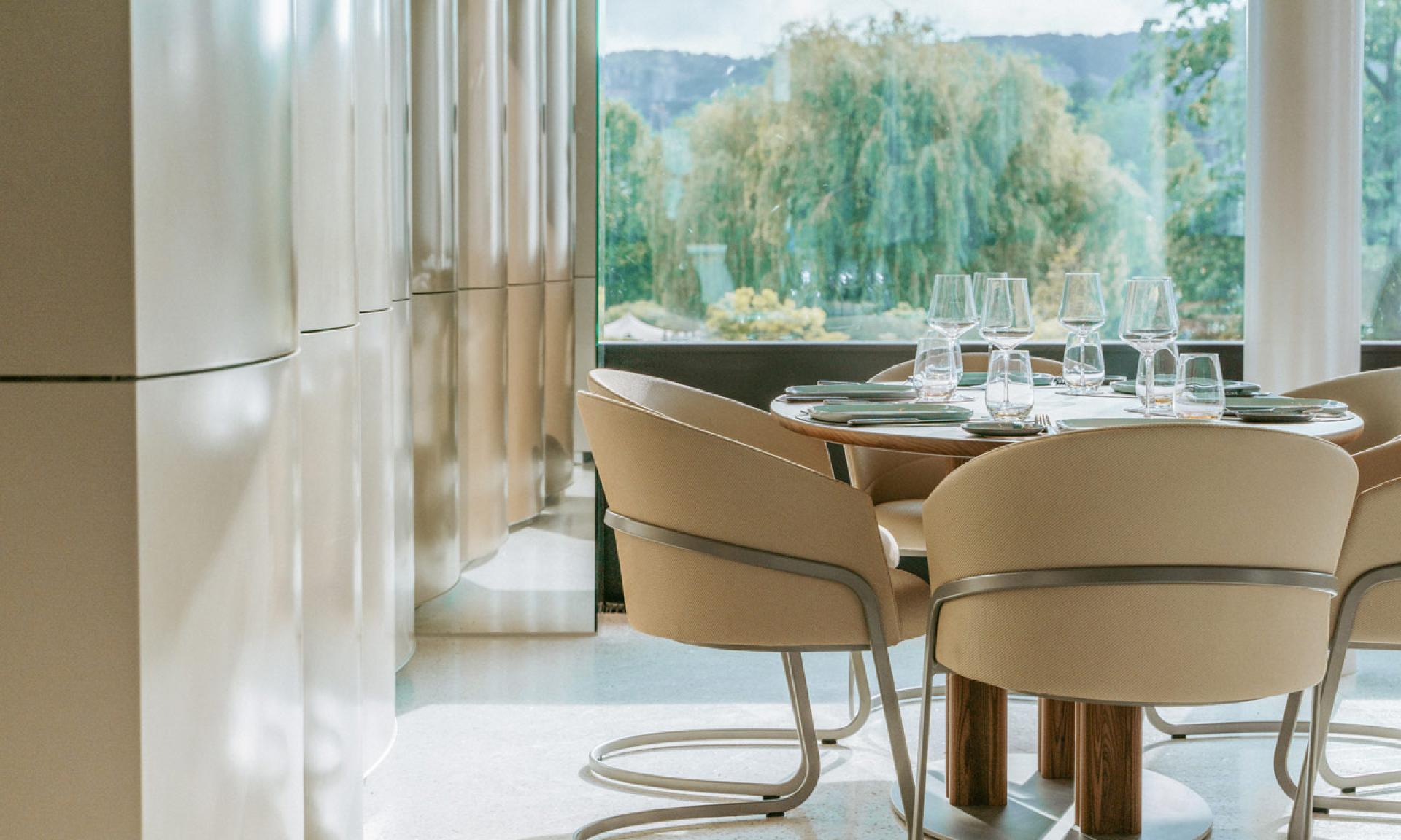LUX Restaurant & Bar