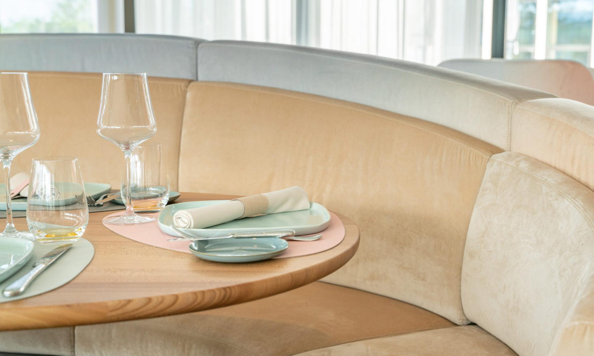 LUX Restaurant & Bar