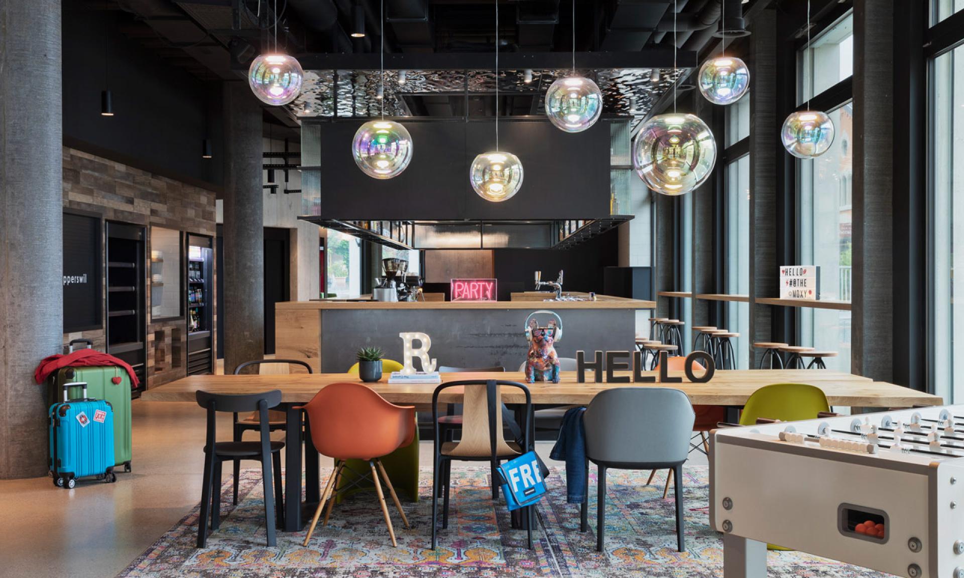 Moxy Bar