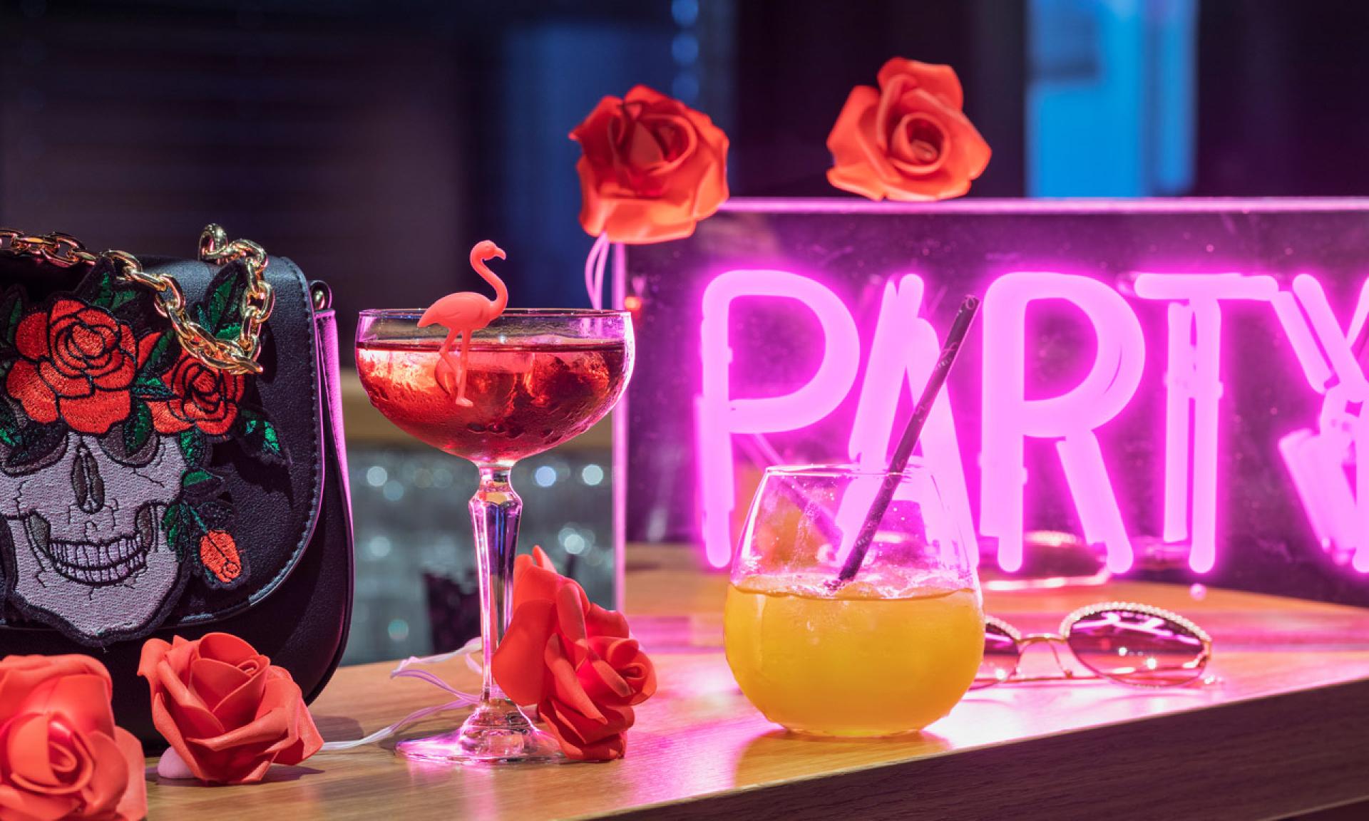 Moxy Bar
