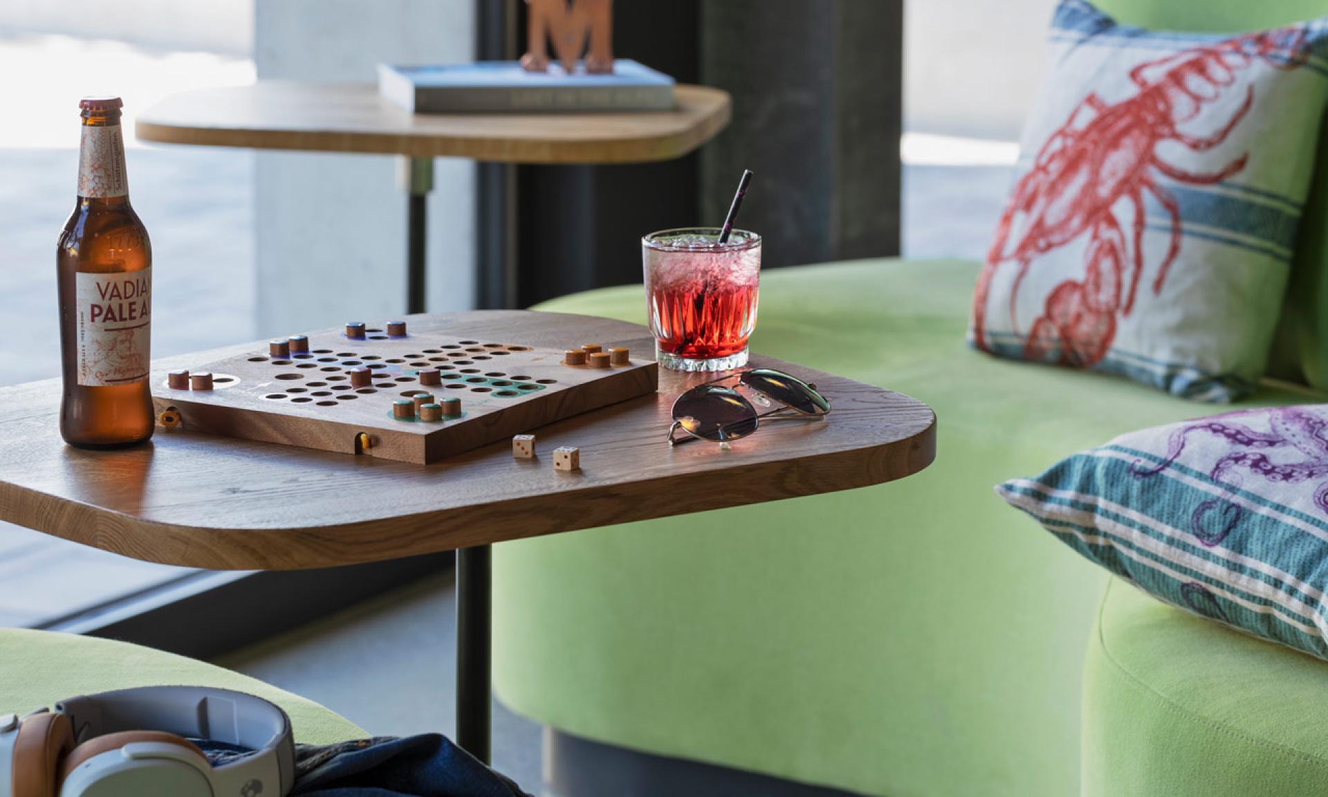 Moxy Bar