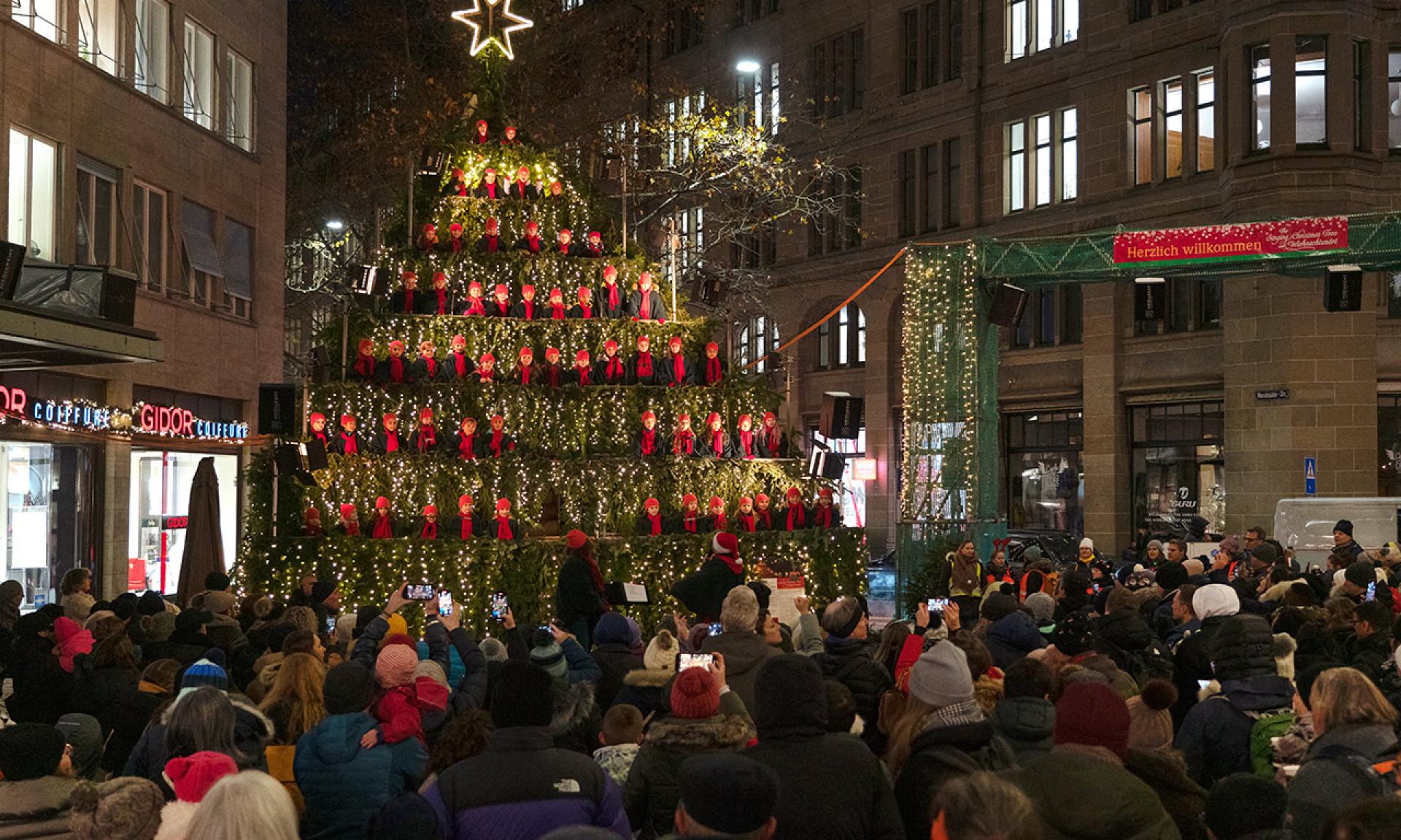 The Singing Christmas Tree und «Wiehnachtsmärt»