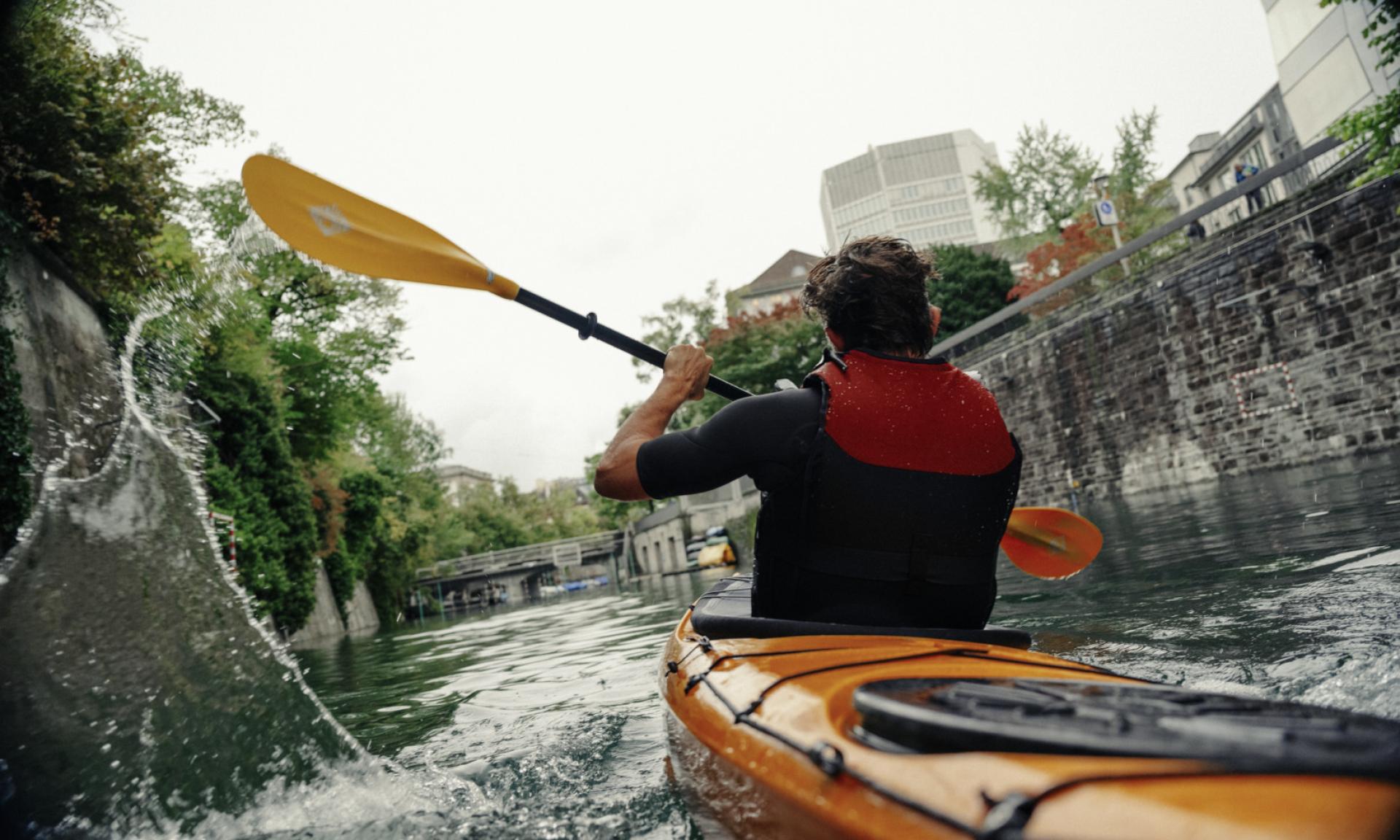 Matteo kayaking through the city, Zurich