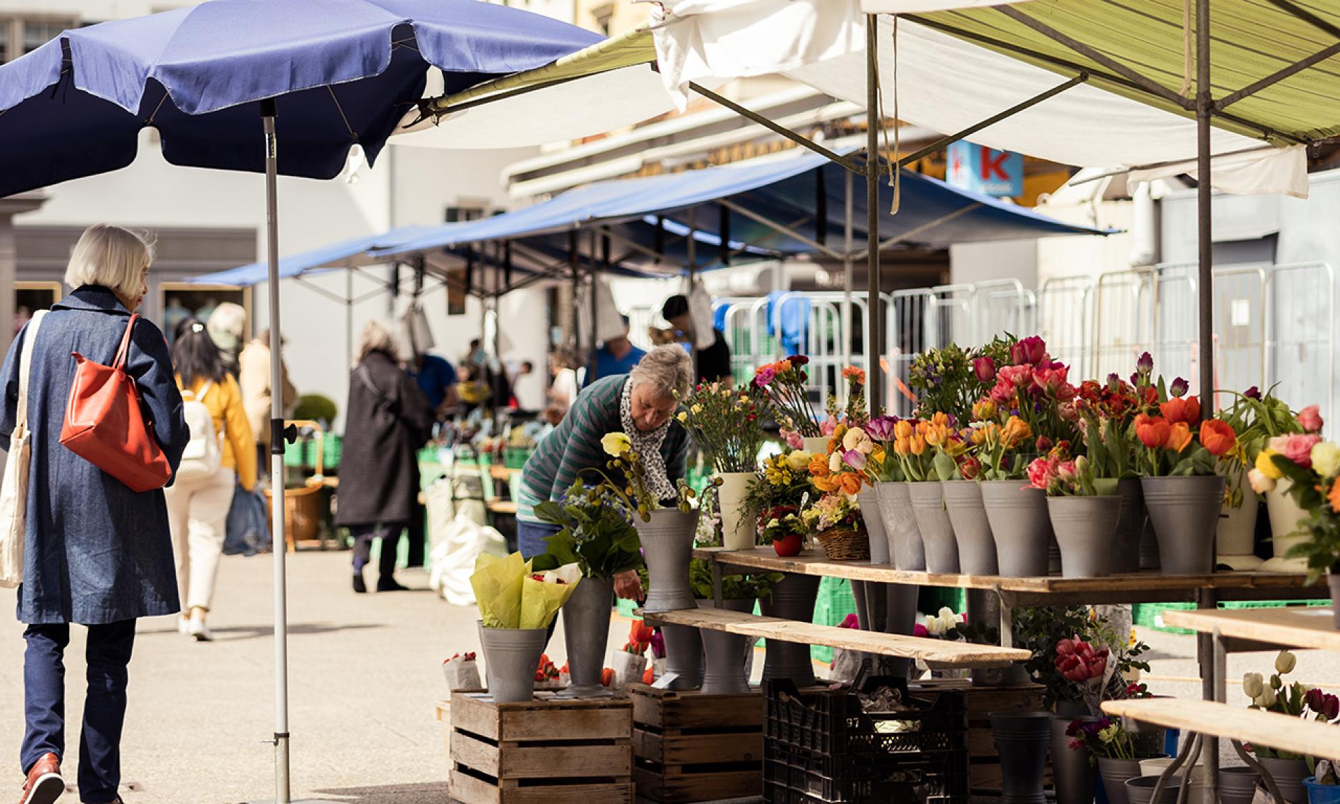 Blumen- und Gemüsemarkt Rathaus/Gemüsebrücke