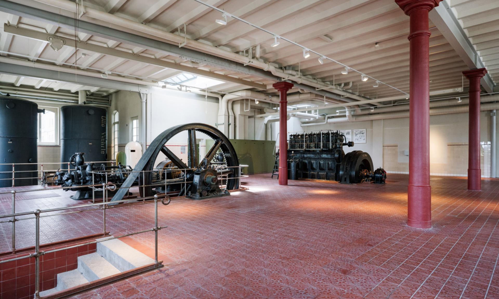B2 Hotel, Machine Hall