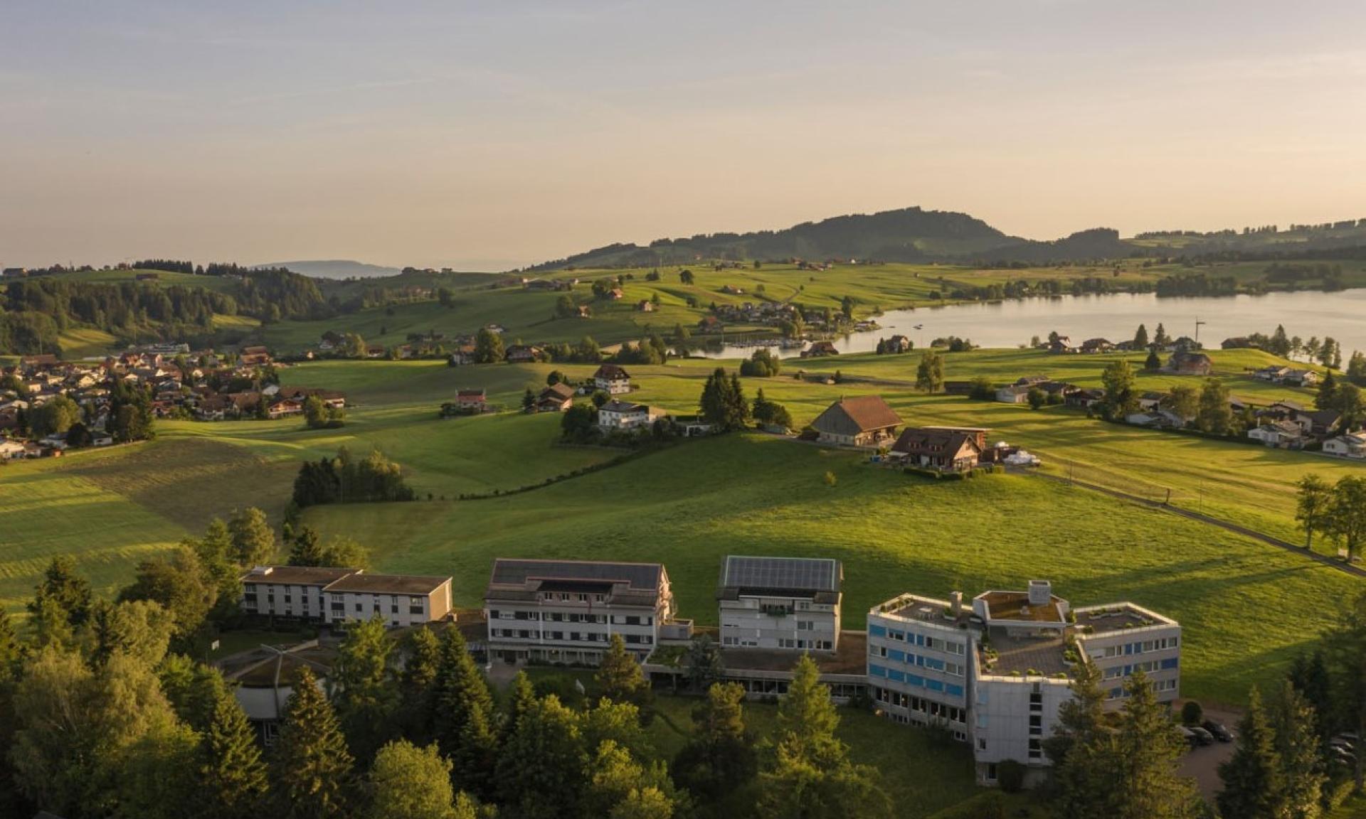 Drohnenbild von der gesamten Anlage am Sihlsee