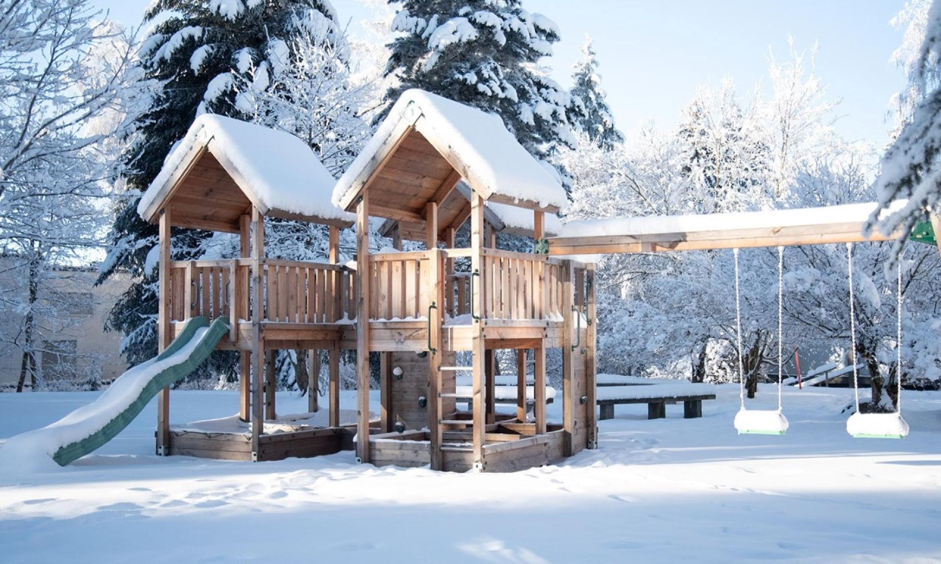 Spielplatz im Winter