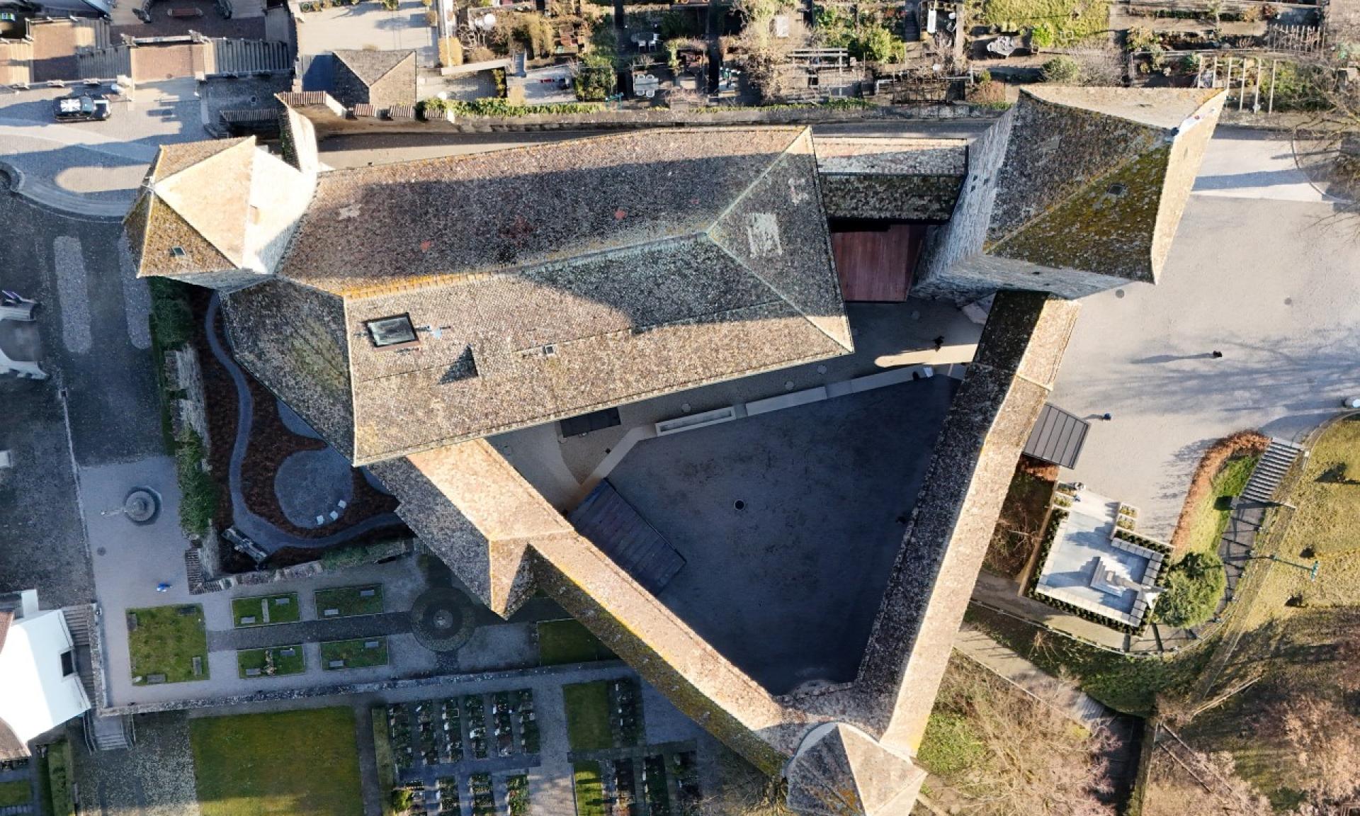 Das Schloss Rapperswil aus der Vogelperspektive mit Schlossinnenhof