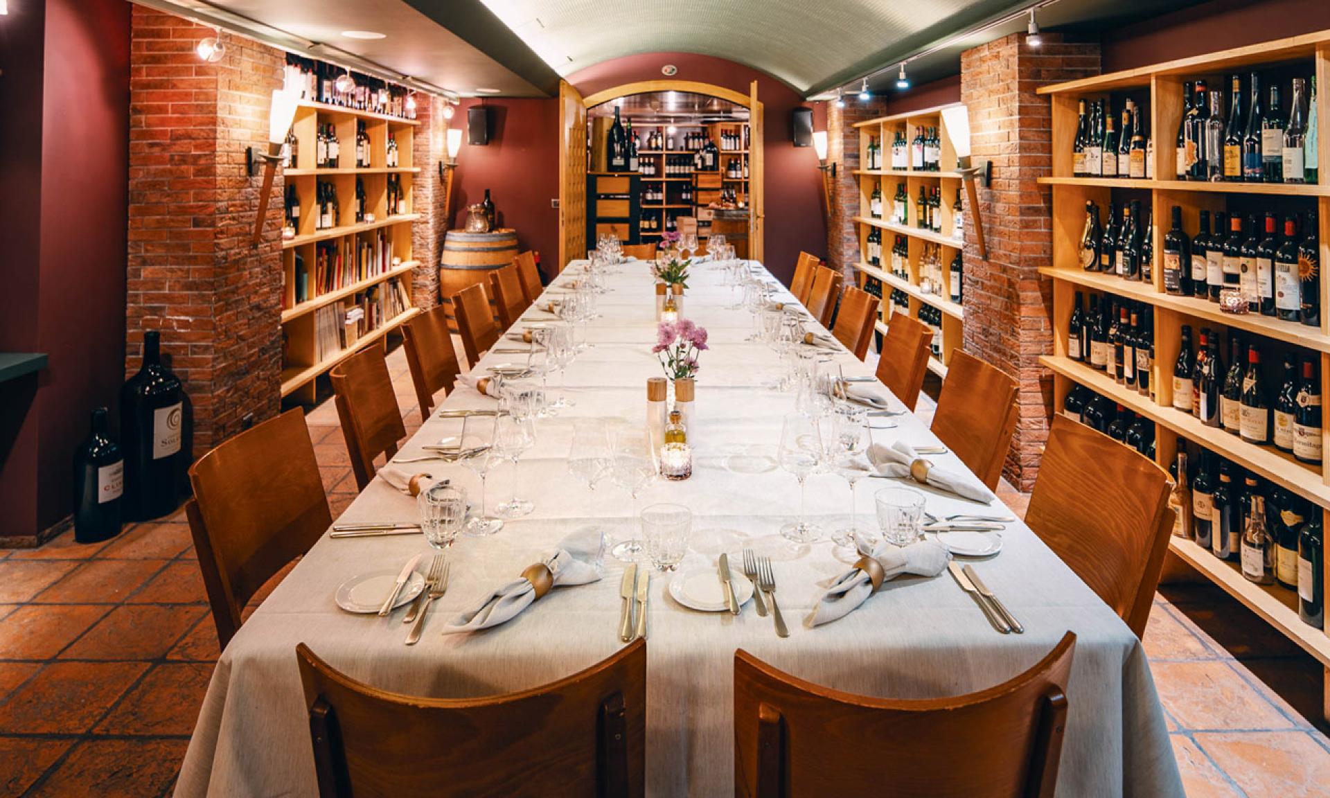 Carlton Restaurant & Bar