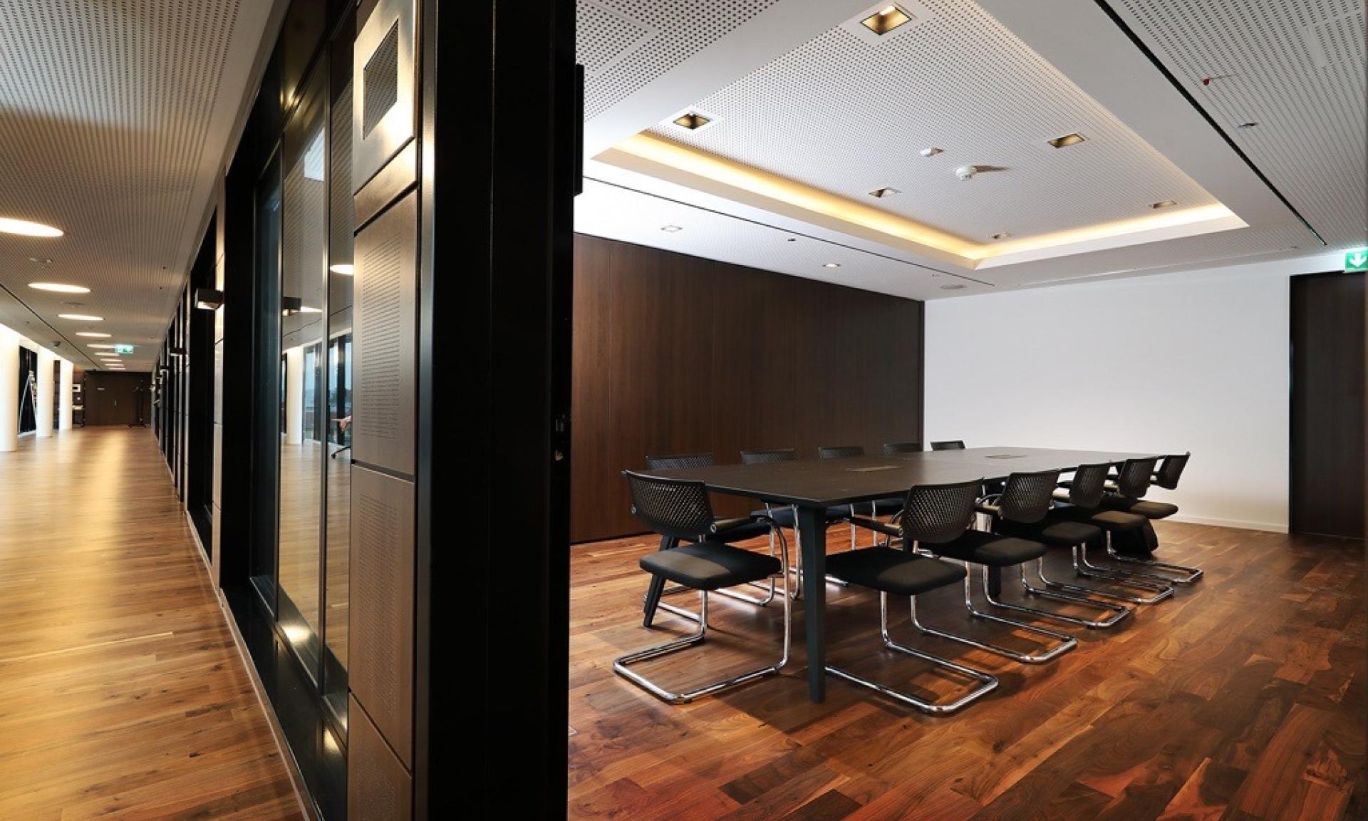 Office LAB, Hingis