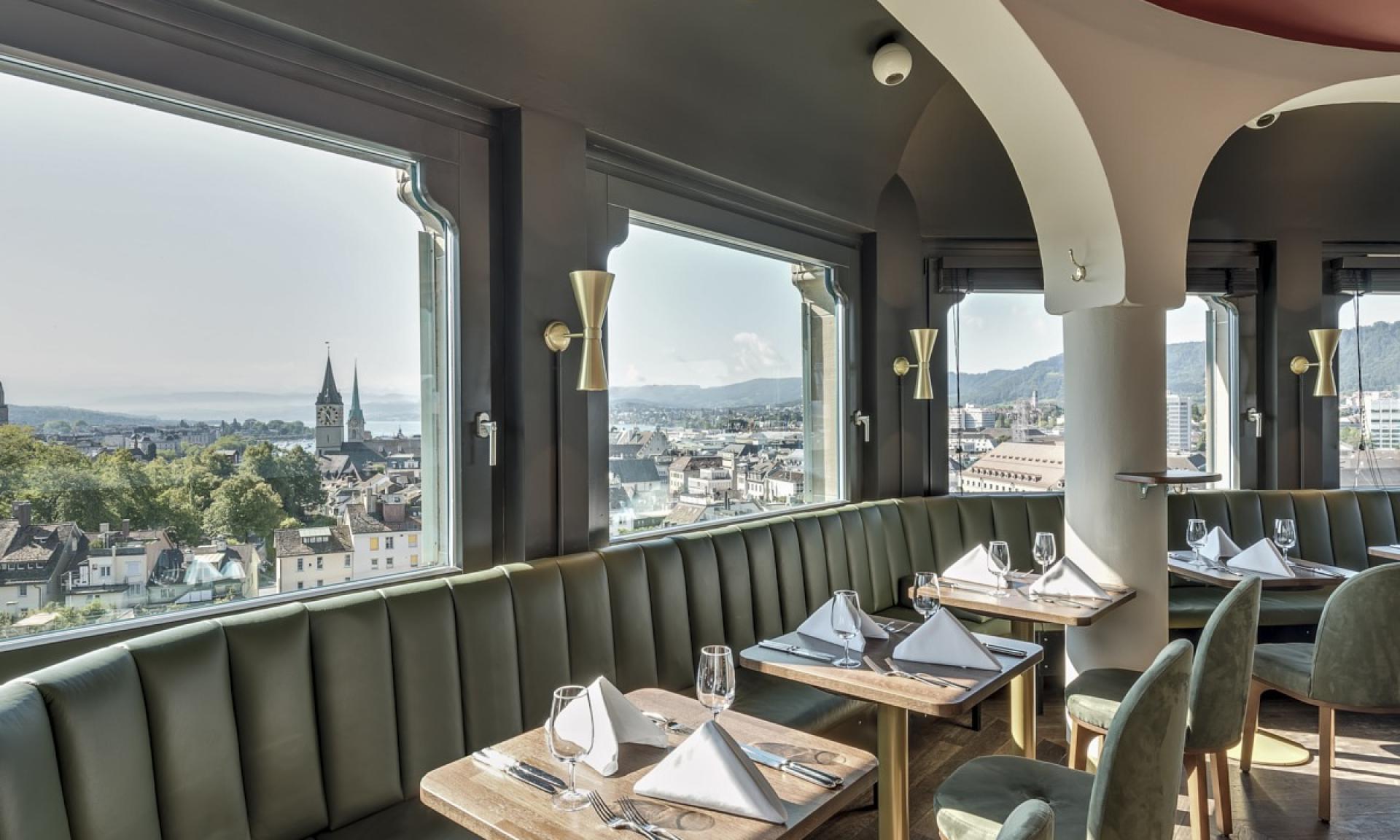 Jules Verne Panorama Bar
