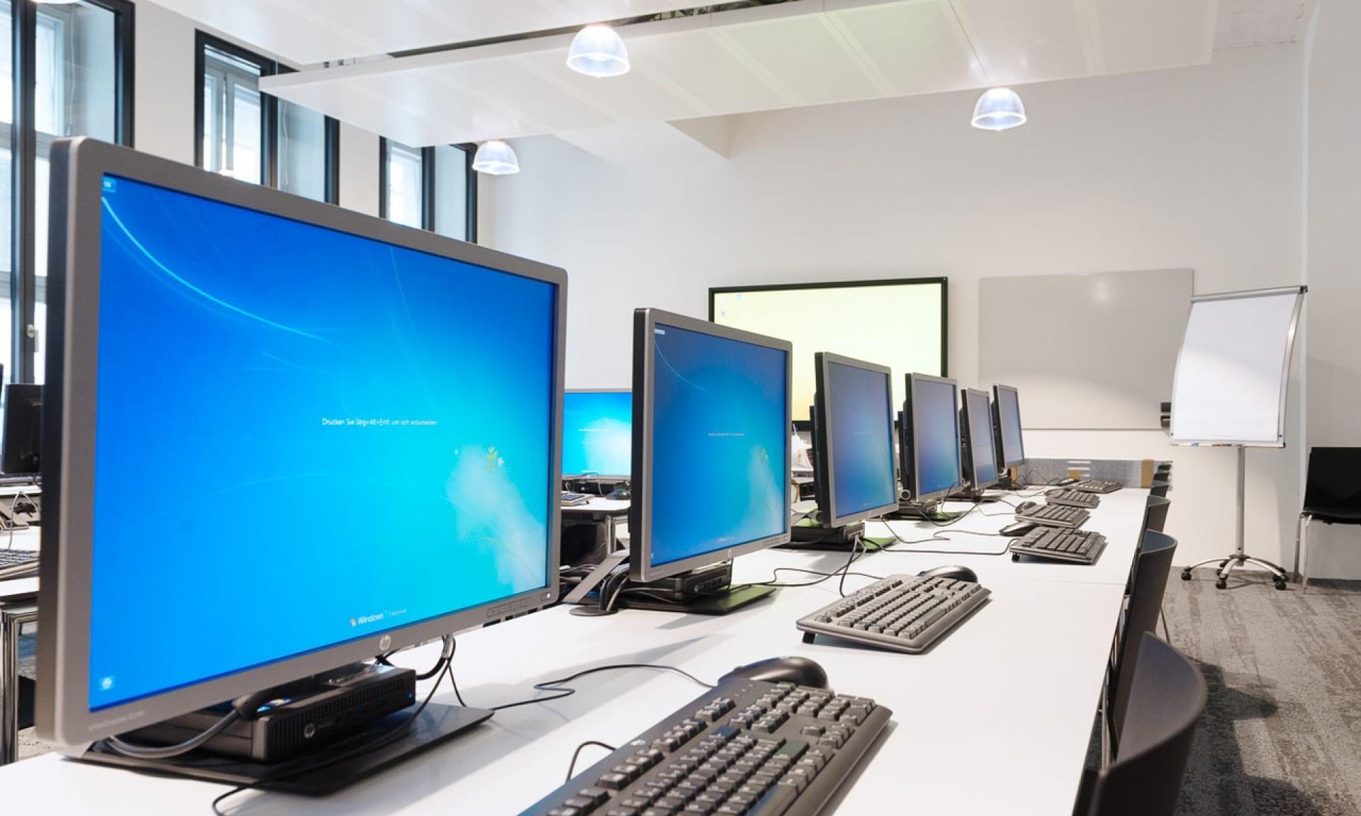 KV Zürich Business School – Informatik room