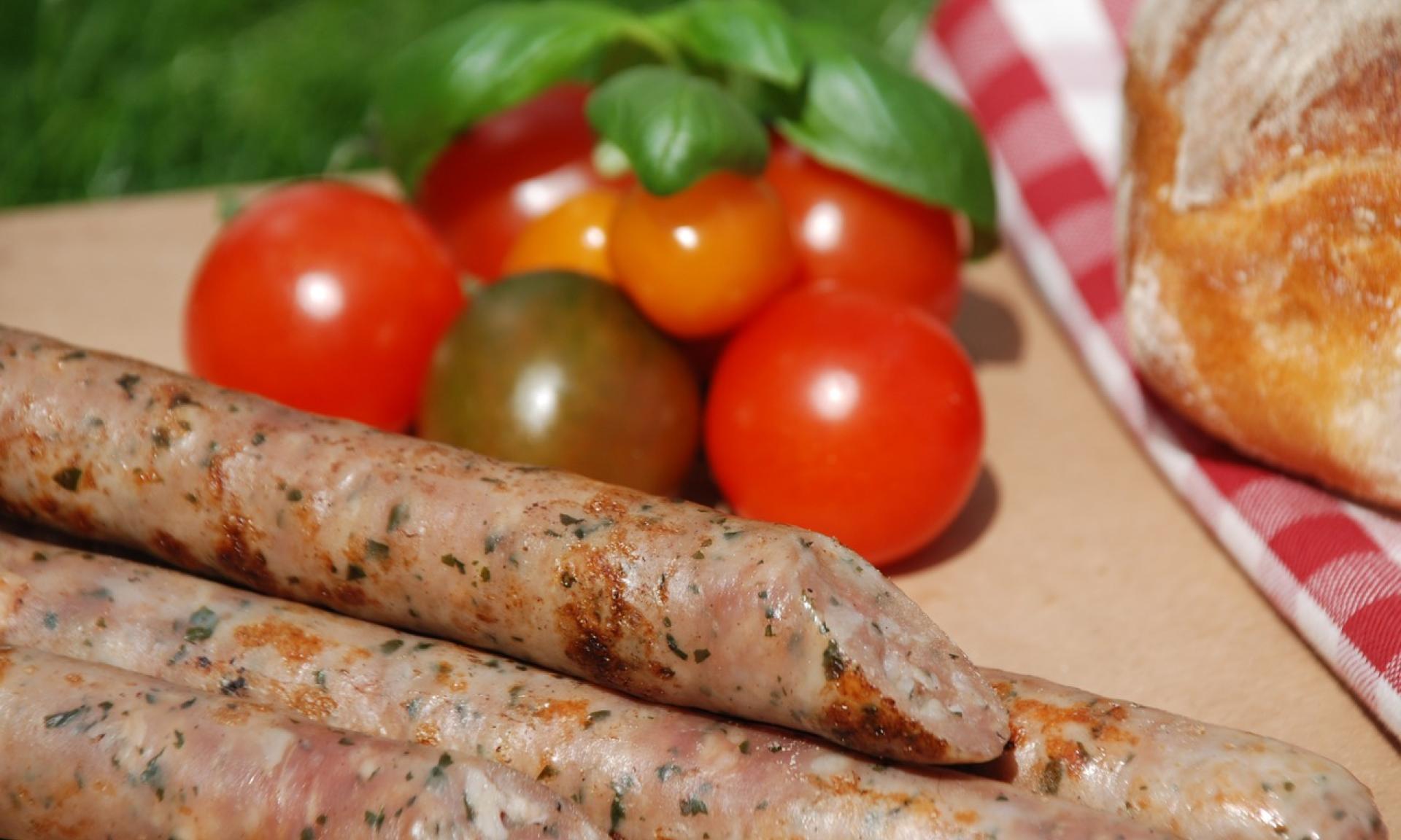 La macelleria è nota in tutta la città per l’amata salsiccia arrosto “Wiedikerli”, così chiamata per il suo quartiere di origine, Wiedikon