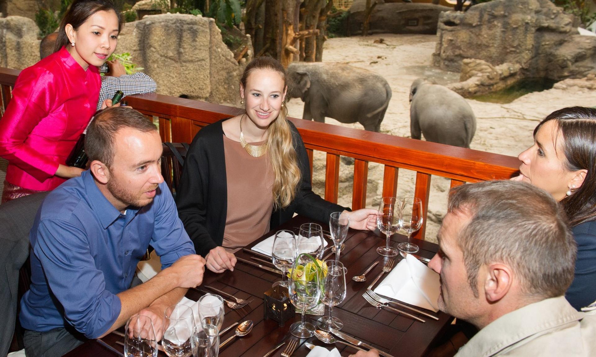Ein Restaurant mitten in der Elefantenanlage Kaeng Krachan 