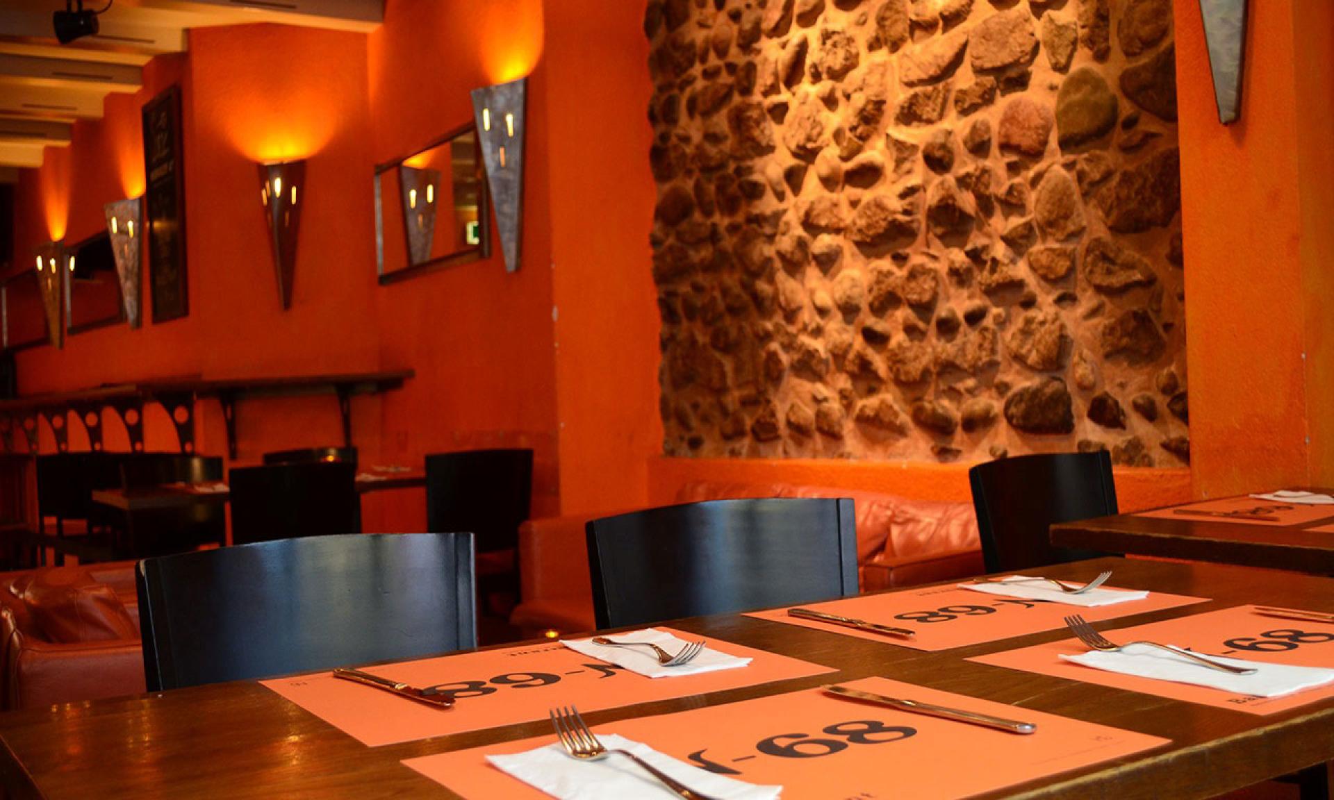 Zurigo, centro storico, bar, N-68