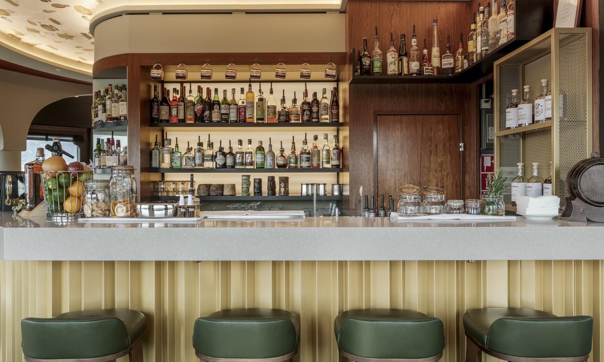 Jules Verne Panorama Bar