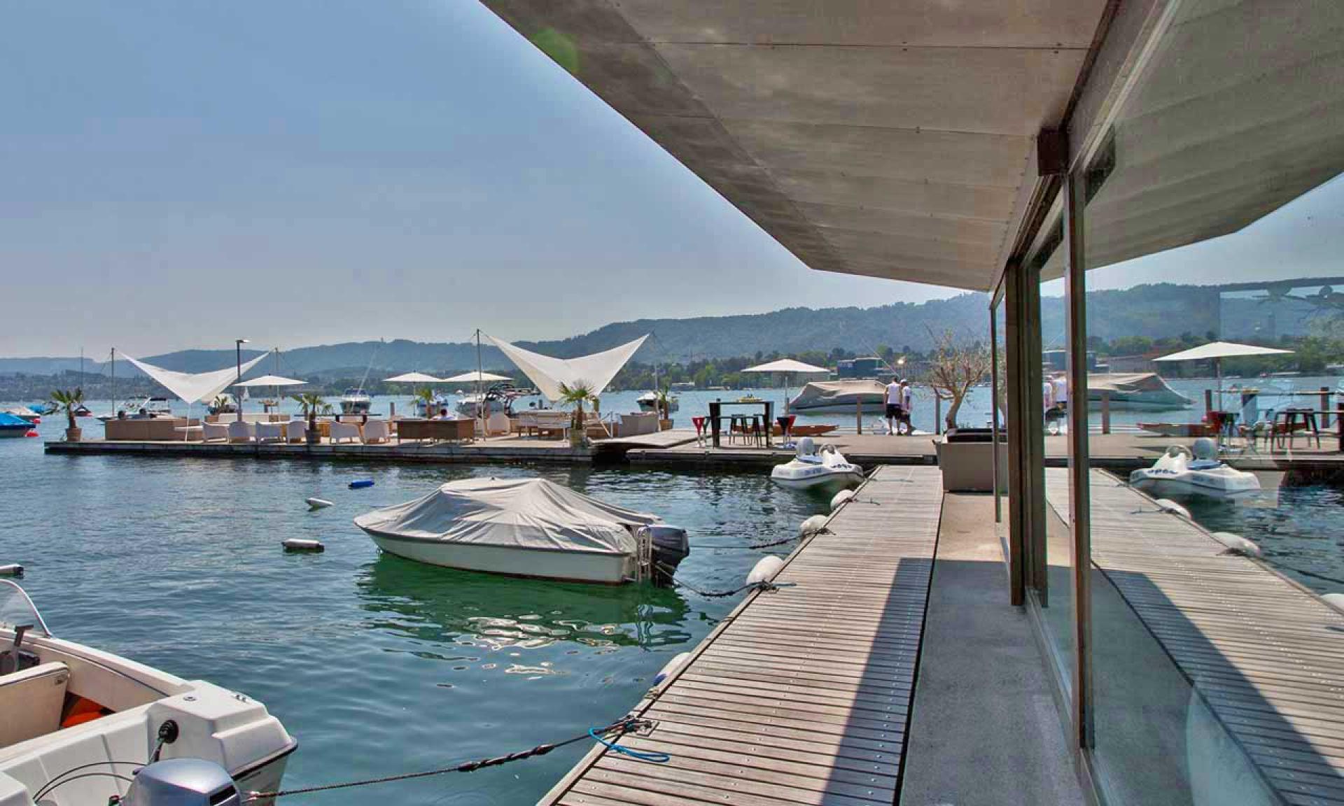 Lago: boat rental and lounge on Lake Zurich