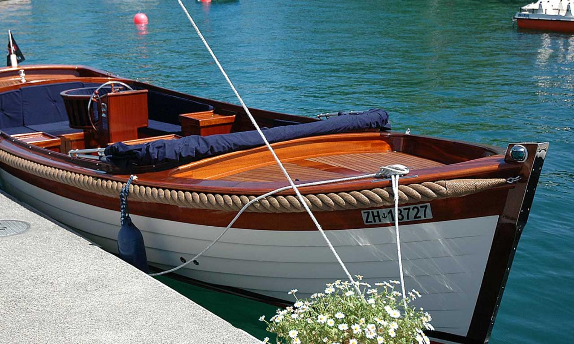 Lago: boat rental and lounge on Lake Zurich
