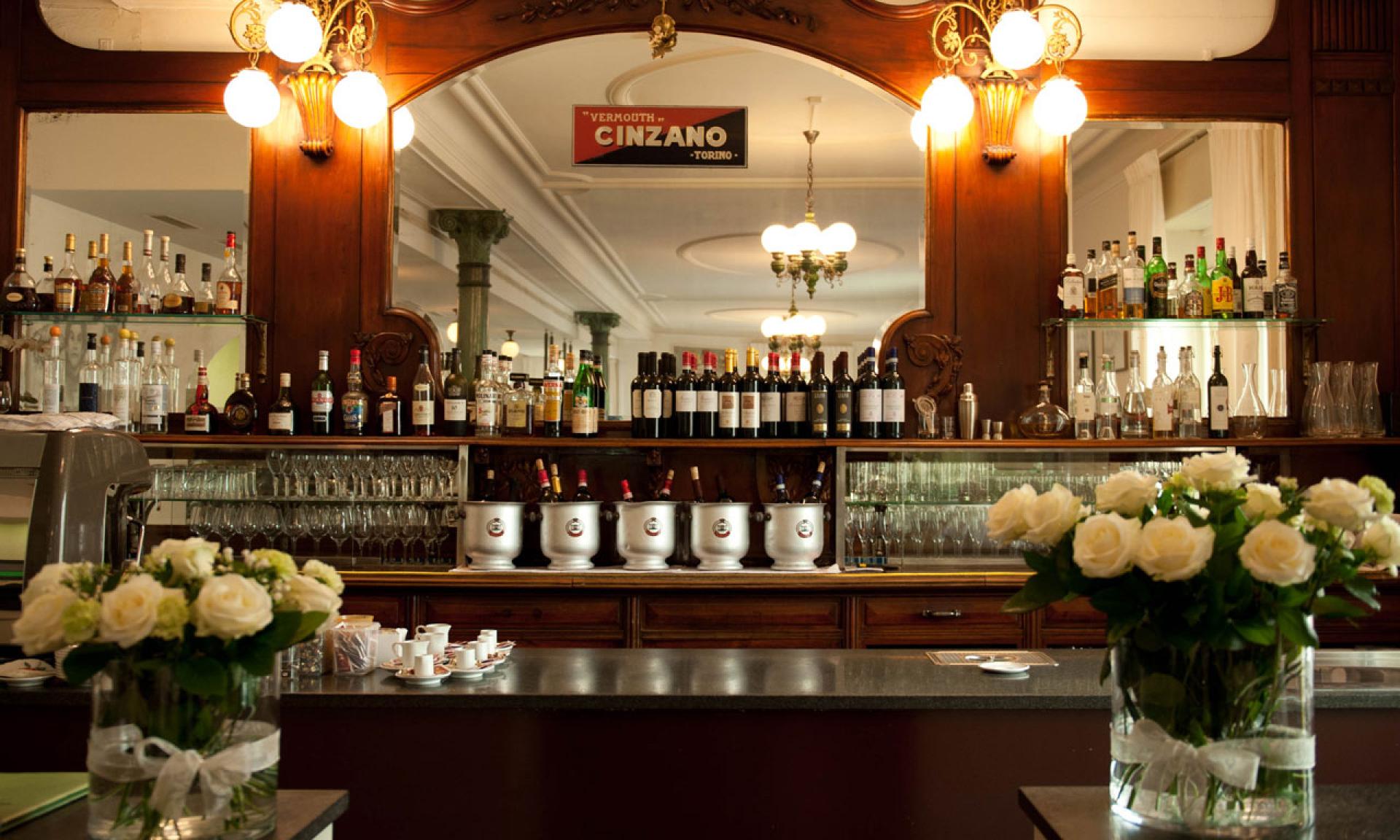 Inside view of the restaurant Da Angela