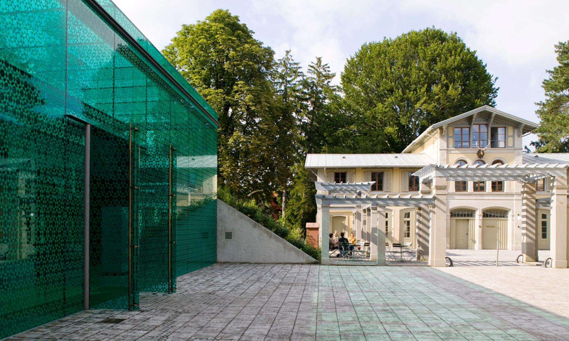 Das Zürcher Rietberg Museum und sein Smaragd-Eingangspavillion