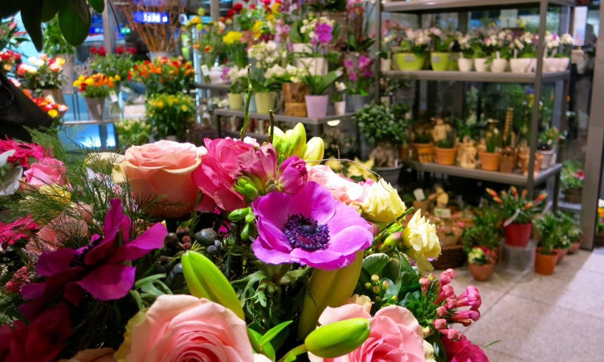 Blumen Krämer, flower store at Zurich’s Main Train Station