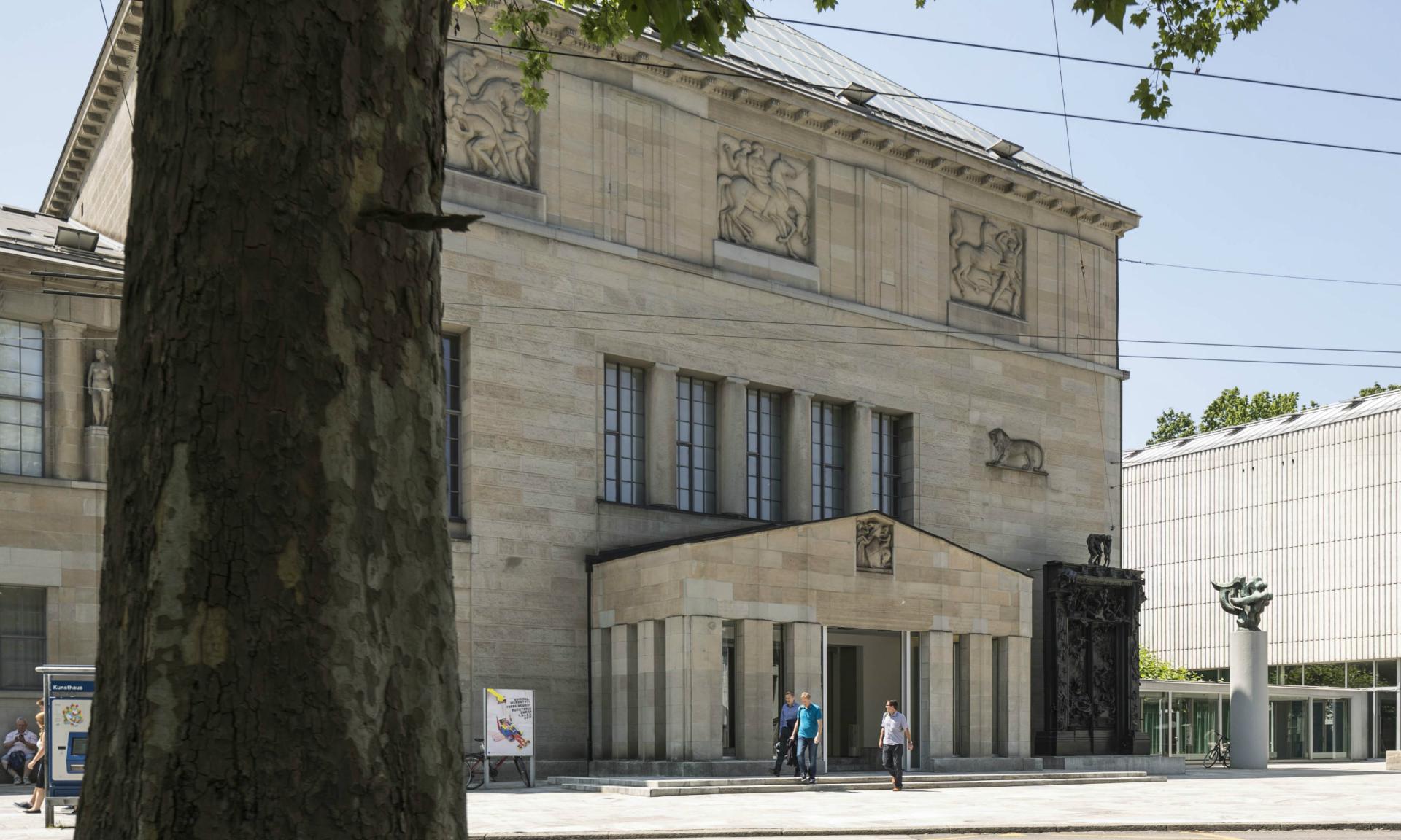“La porta dell’inferno” di Auguste Rodin decora l’ingresso del Kunsthaus di Zurigo