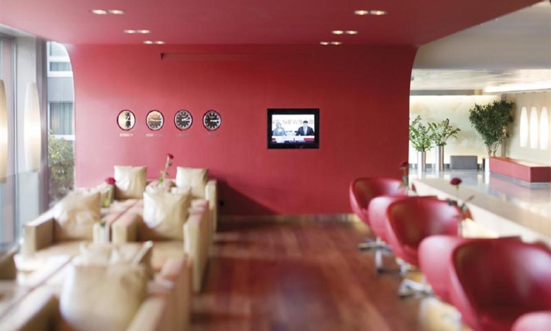 Lobby Mövenpick Hotel Zürich Airport