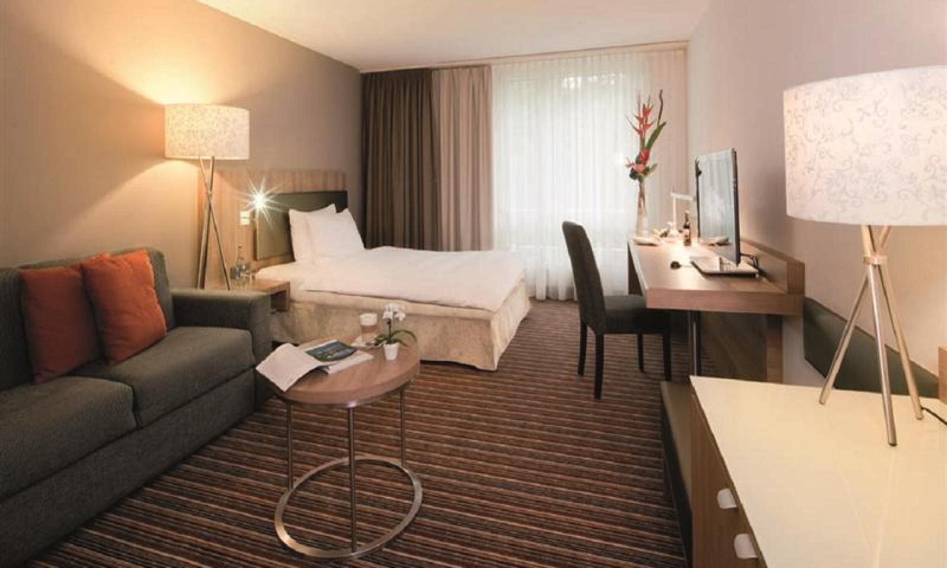 Room View Mövenpick Hotel Zürich-Regensdorf