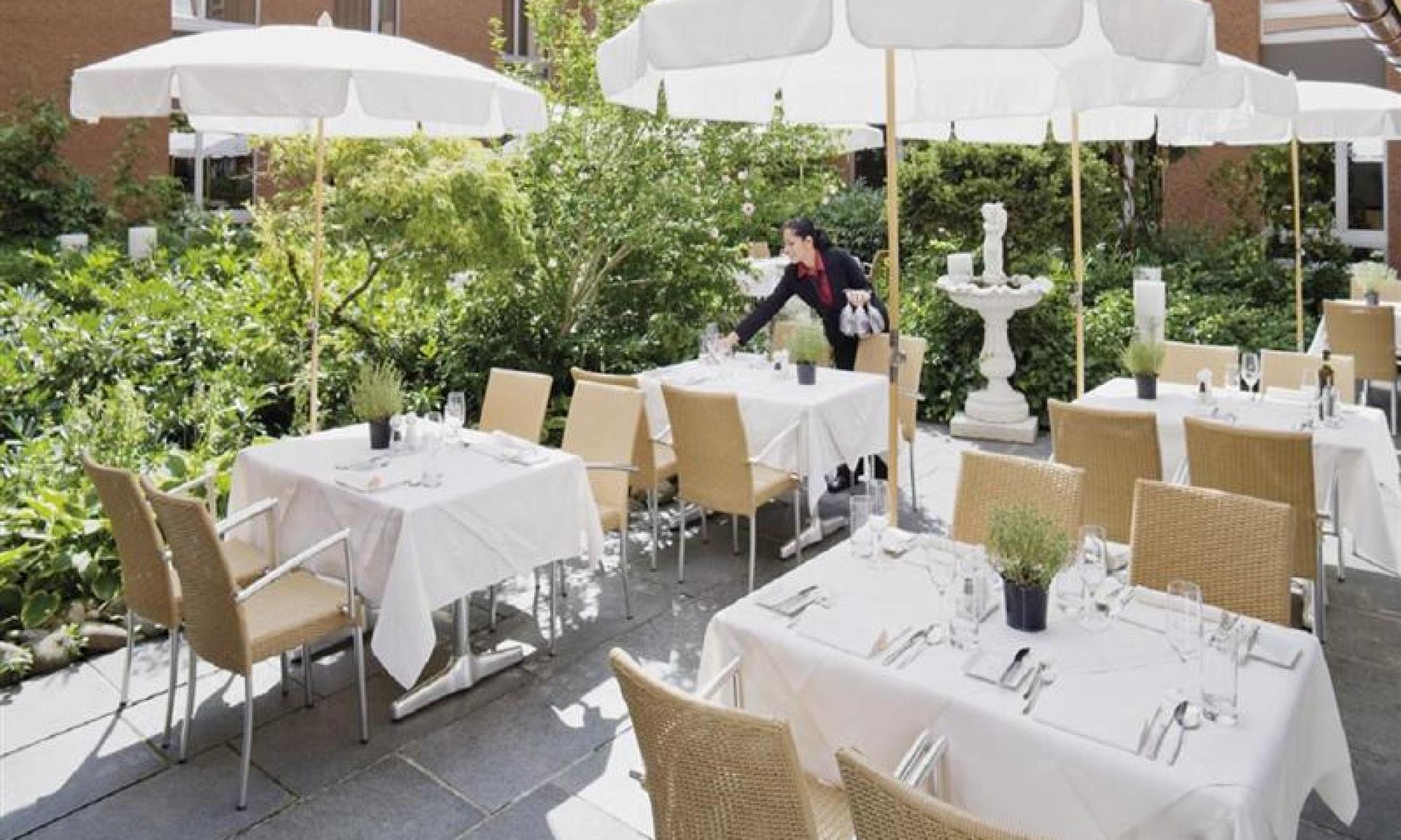 Garten Mövenpick Hotel Zürich-Regensdorf