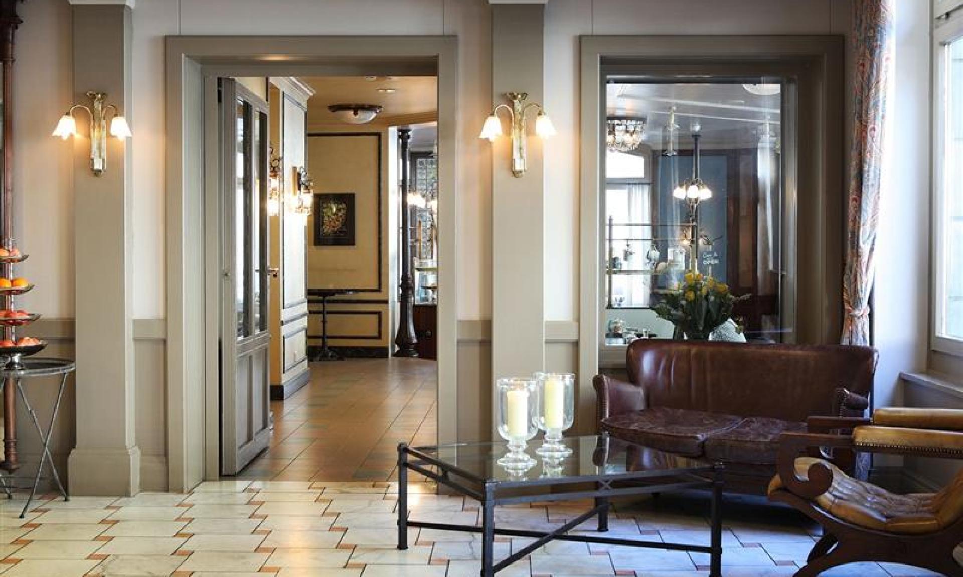 Lobby Hotel Montana