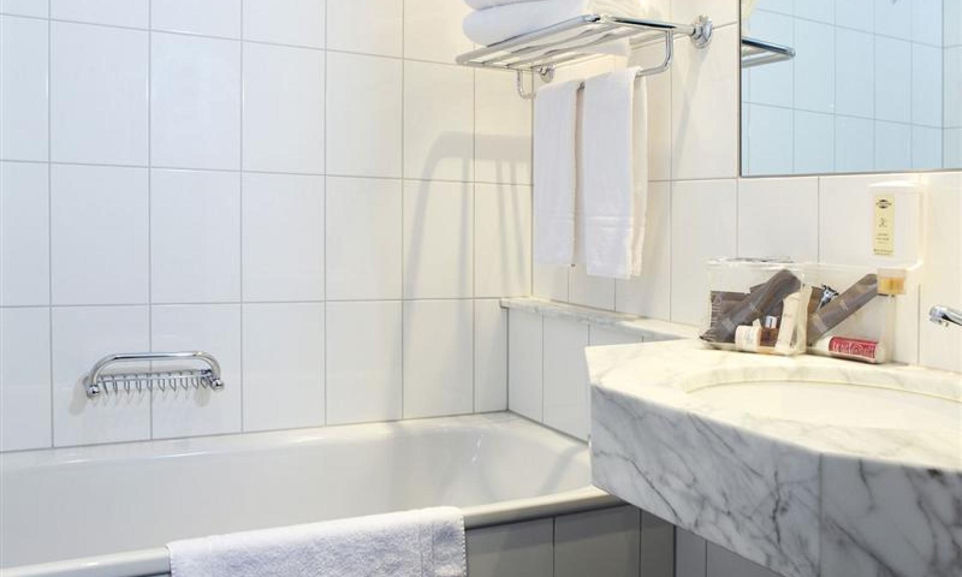 Bath Hotel Montana