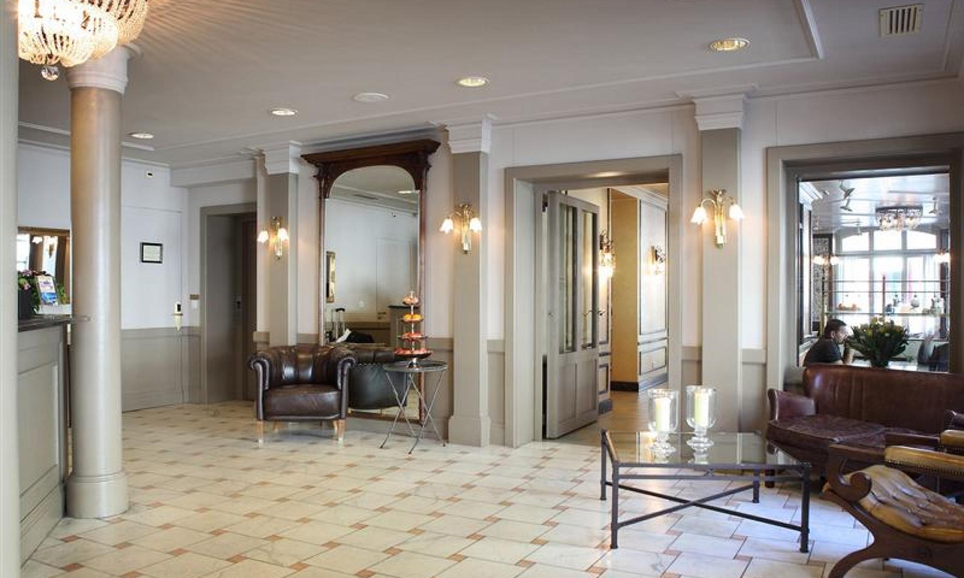 Lobby Hotel Montana
