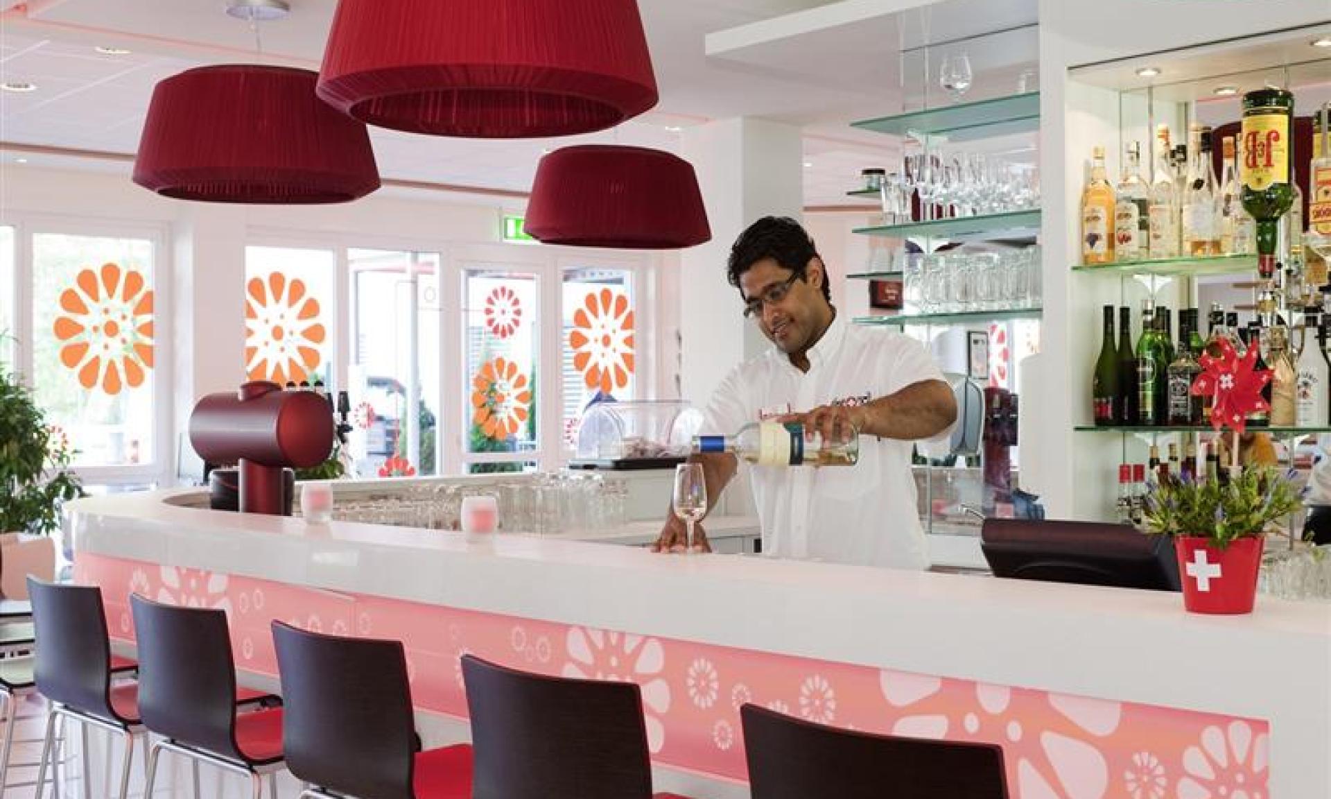 Bar Hotel ibis Zürich Messe-Airport