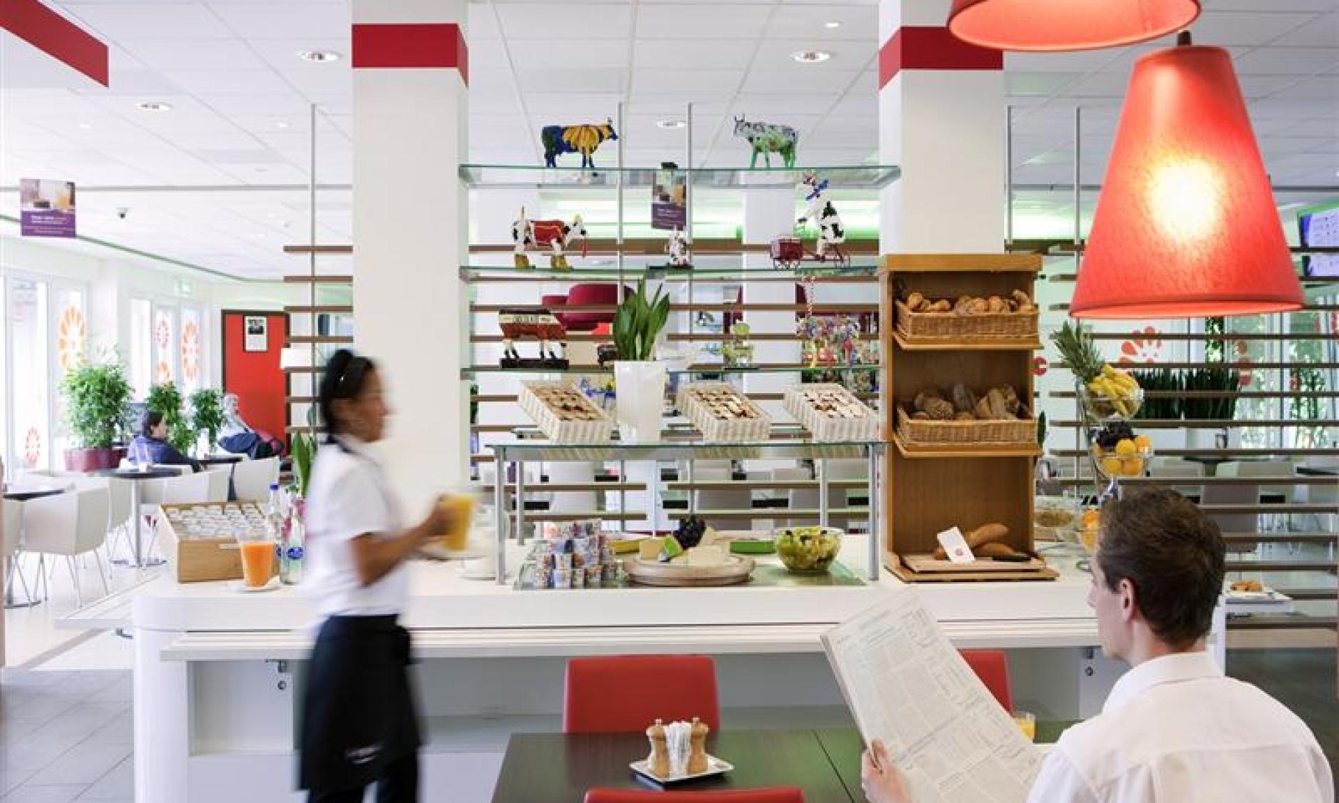 Frühstücksraum Hotel ibis Zürich Messe-Airport