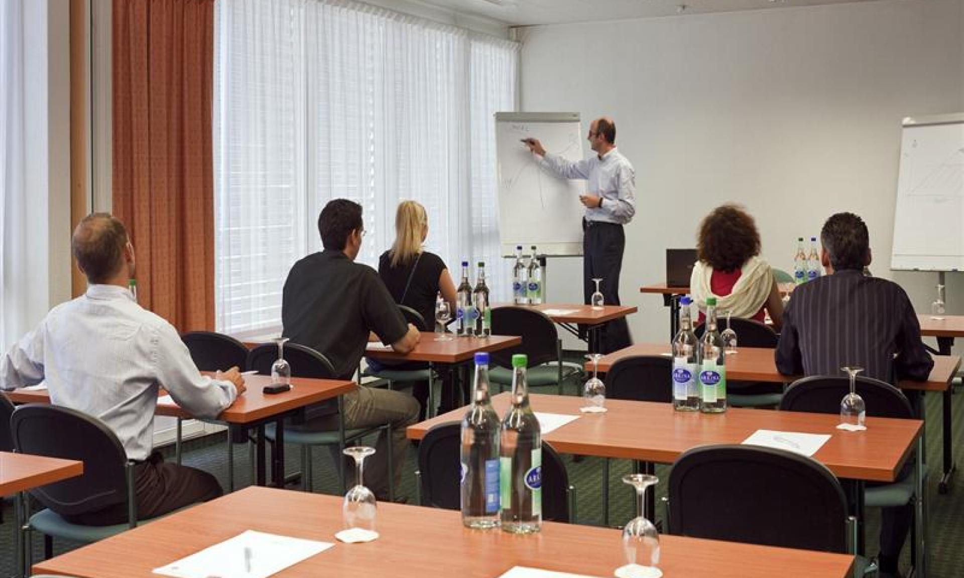 Konferenzraum Hotel ibis Zürich Messe-Airport