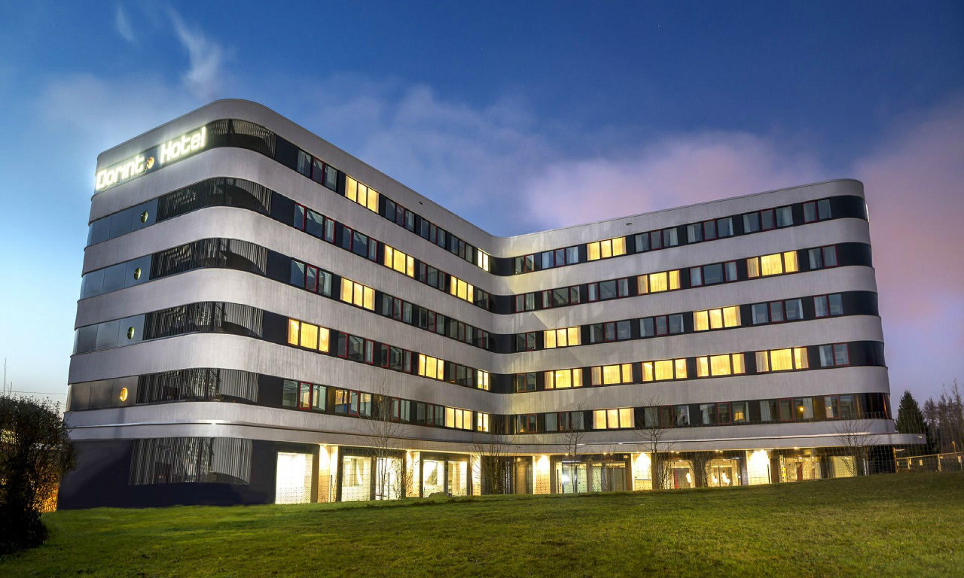 Dorint Airport-Hotel - Aussenansicht