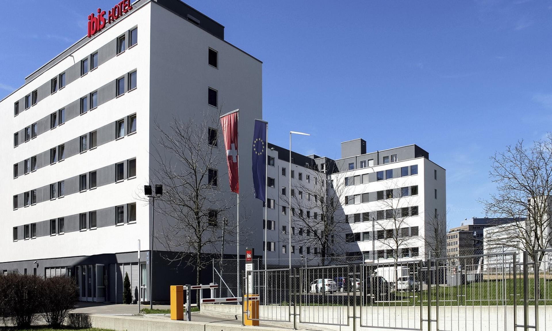 Ibis Zürich Messe Airport Aussenansicht