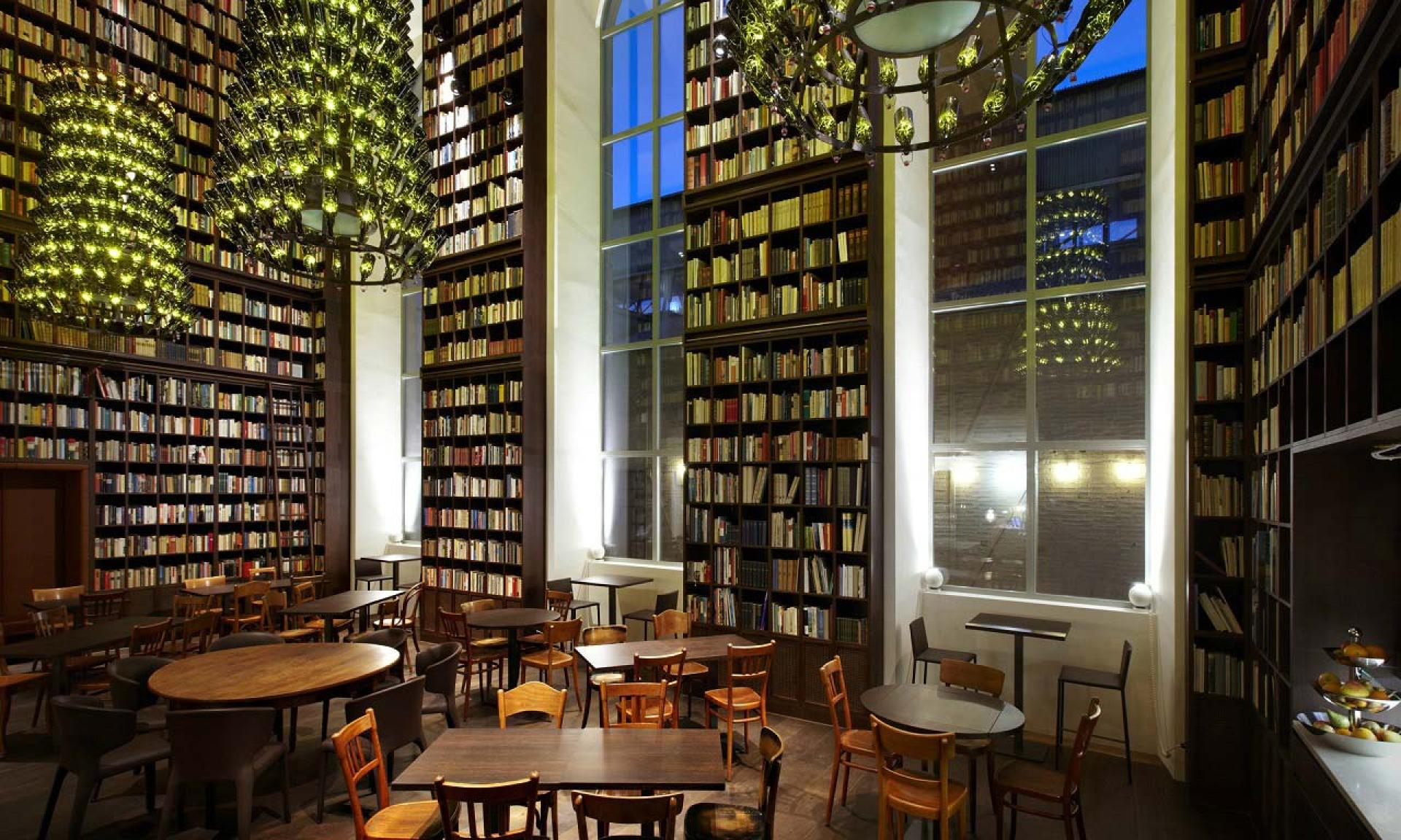 B2 Hotel - Library