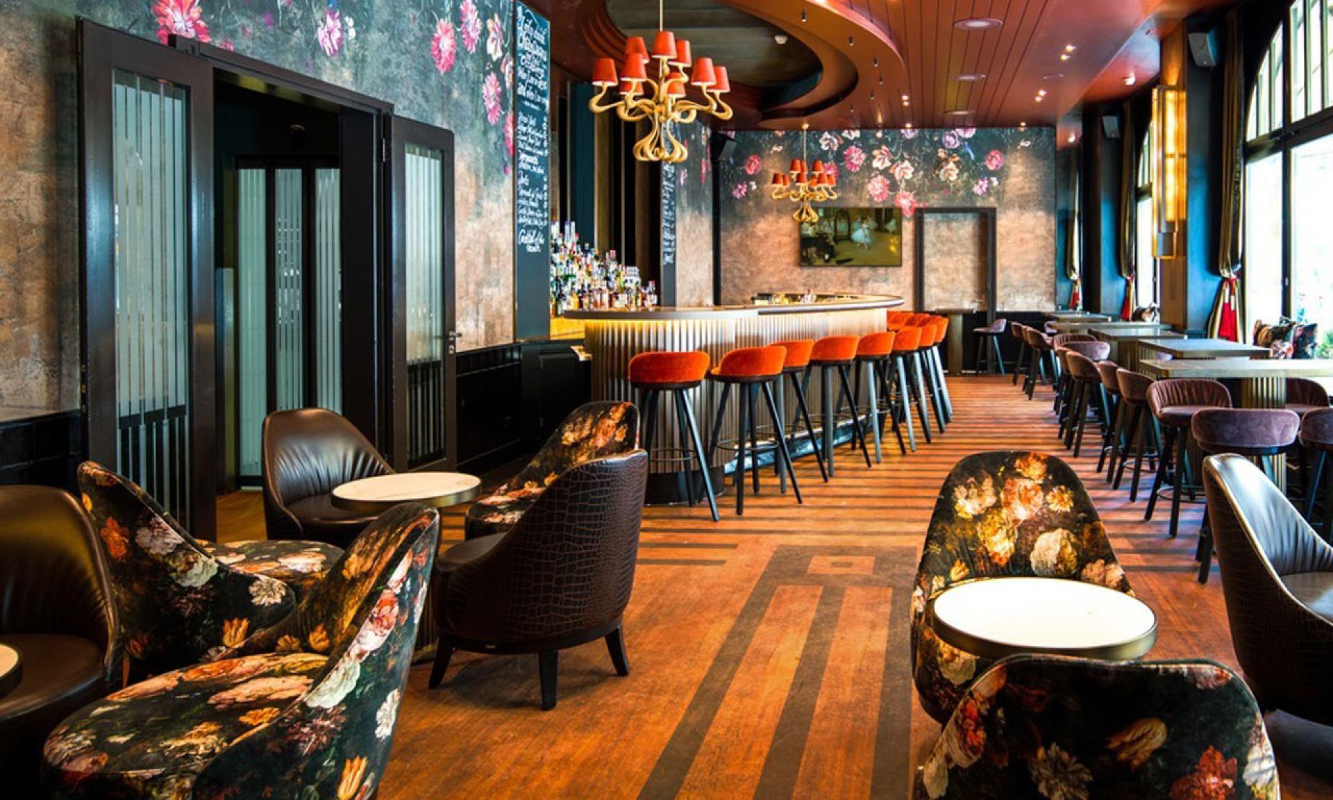 Carlton Bar