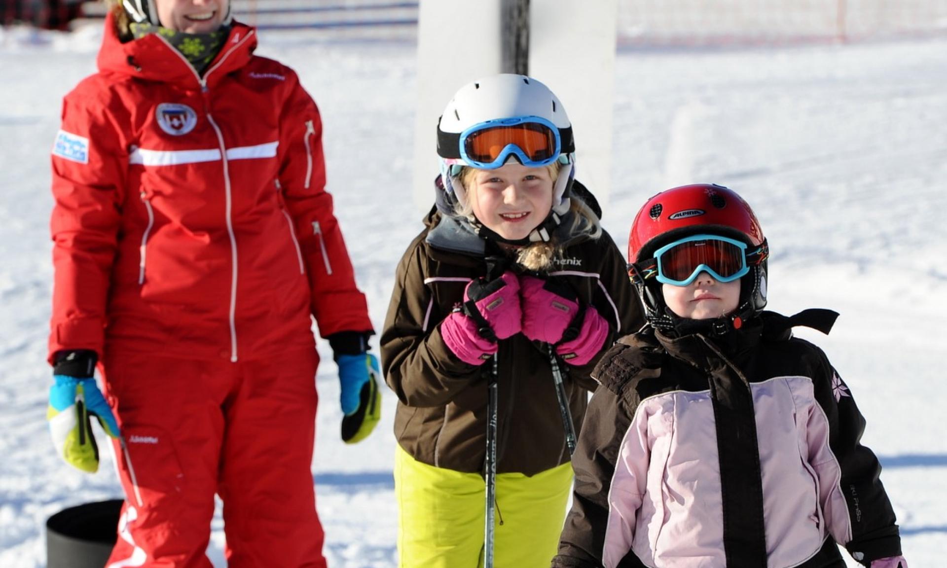 Various attractions such as the "Kinderland" at the Roggen skilift or the "magic carpet" at the Seebli children area