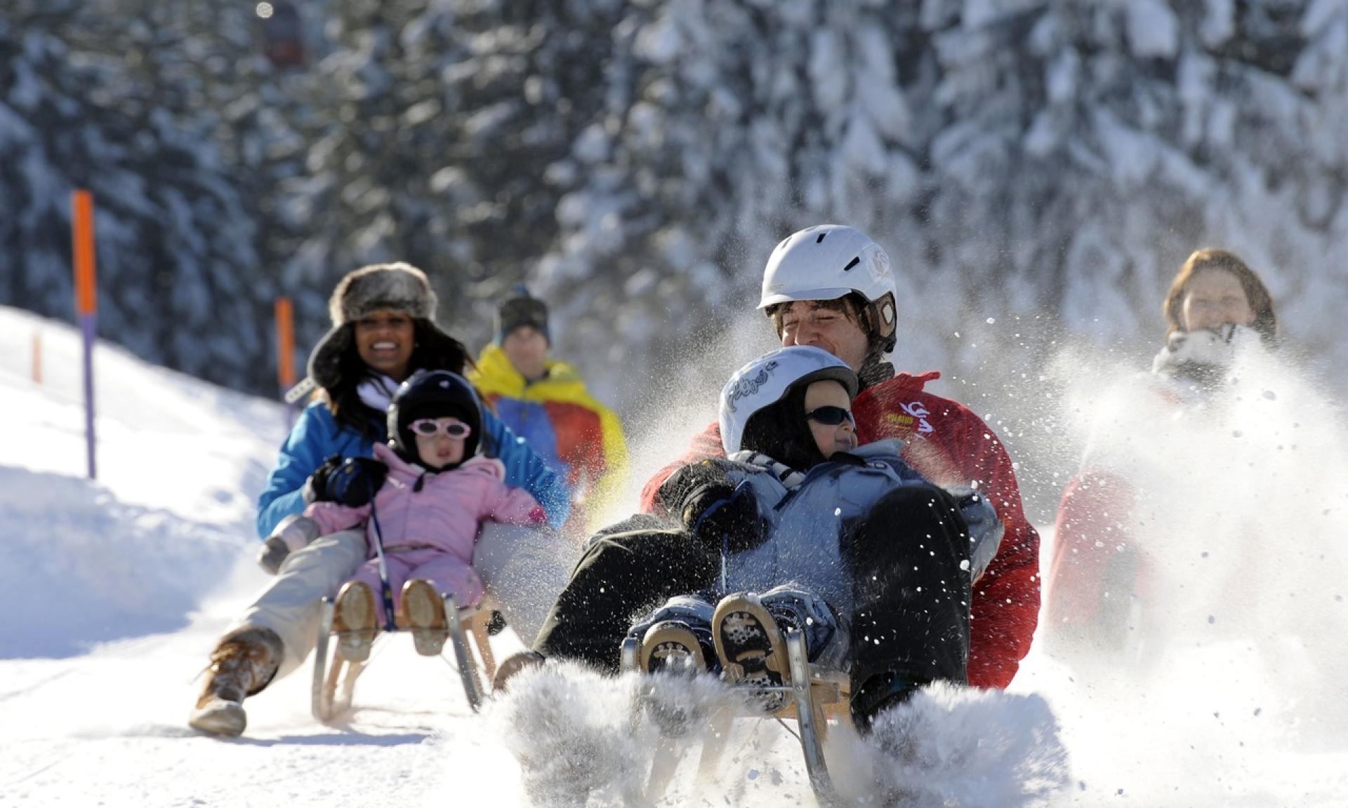 Buon divertimento nella neve paradiso Pilato