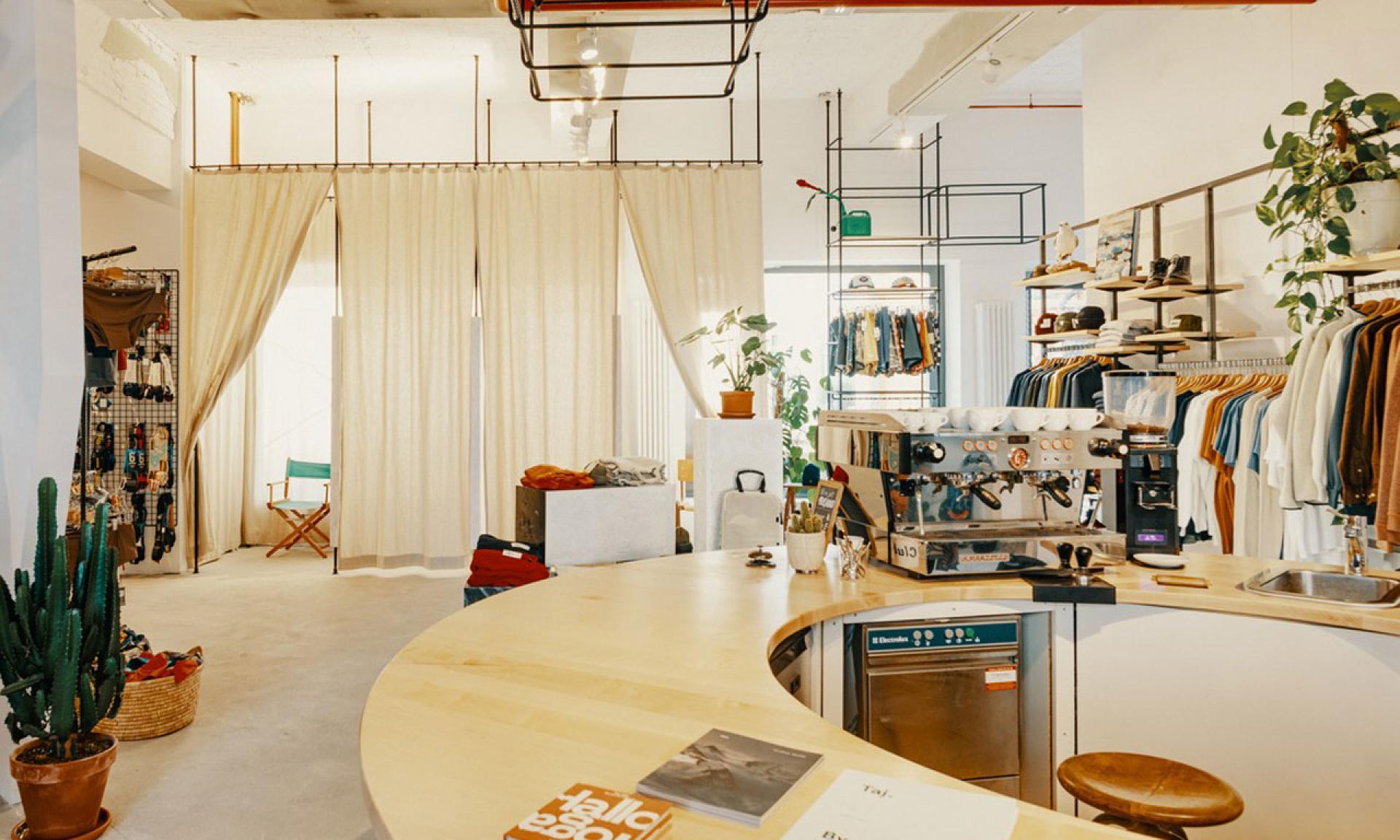 Visitor Store