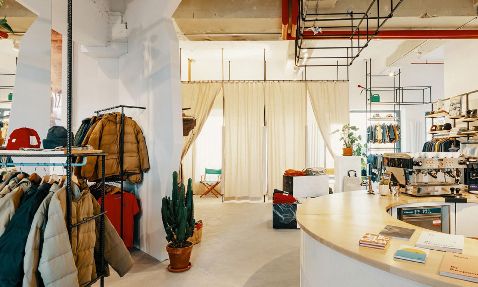Visitor Store
