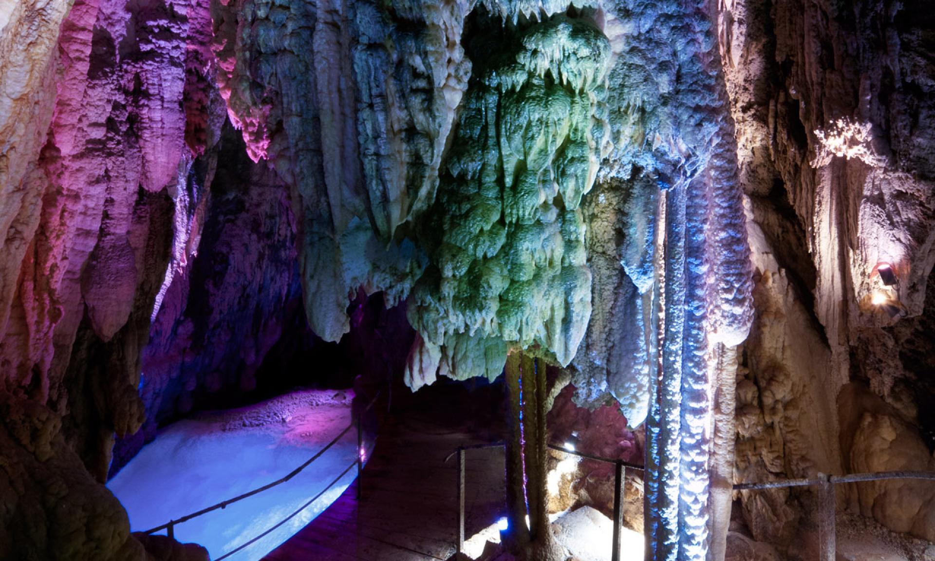 Höllgrotten Caves
