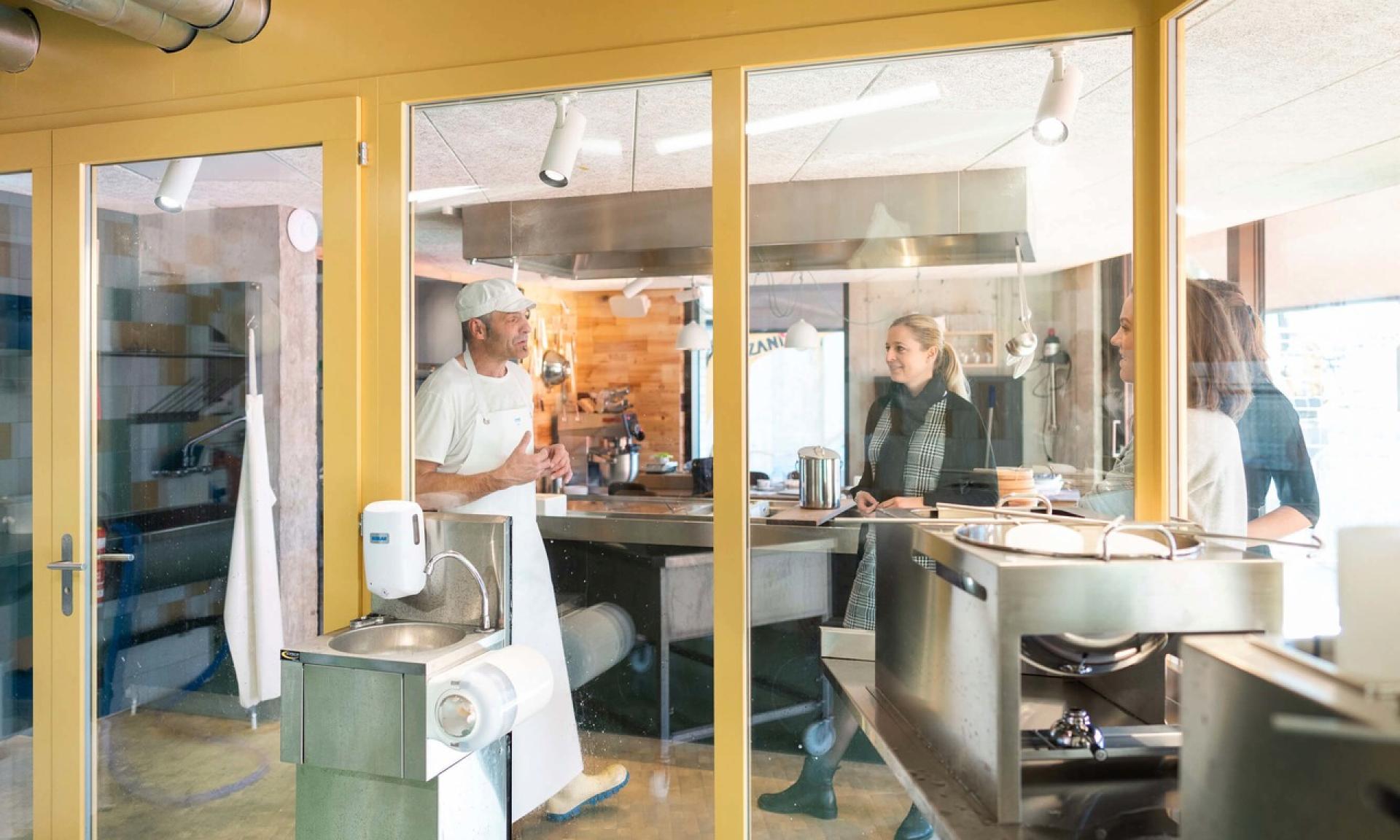 Zur Werkstatt an der Gleistribüne, Käse-Werkstatt