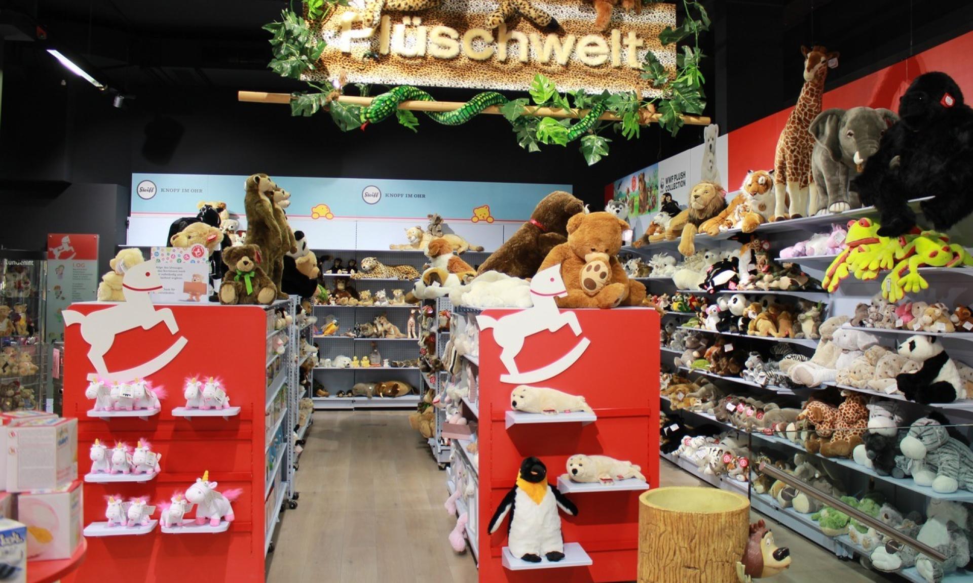 A versatile plush world for big and small
