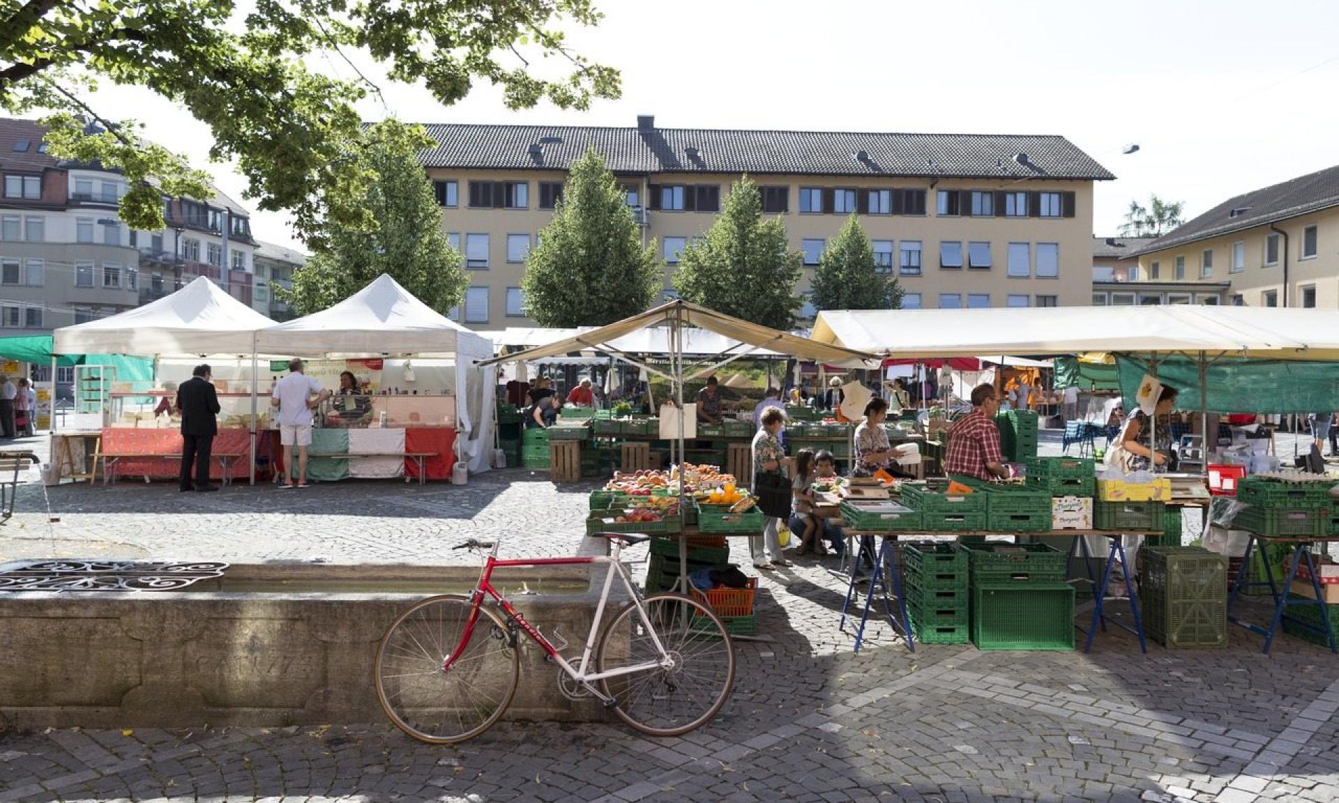 Weekly Market in Altstetten, Zurich