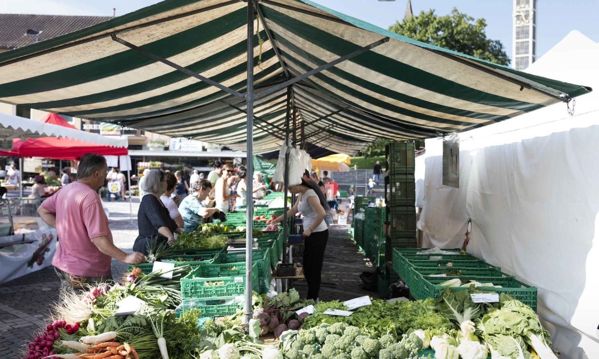 Weekly Market in Altstetten, Zurich